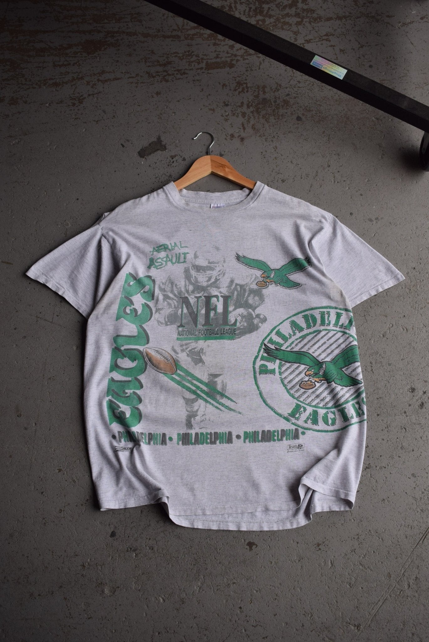 *Rare* Vintage 1991 Salem x NFL Philadelphia Eagles 'Ariel Assault' Tee (XL) - Retrospective Store