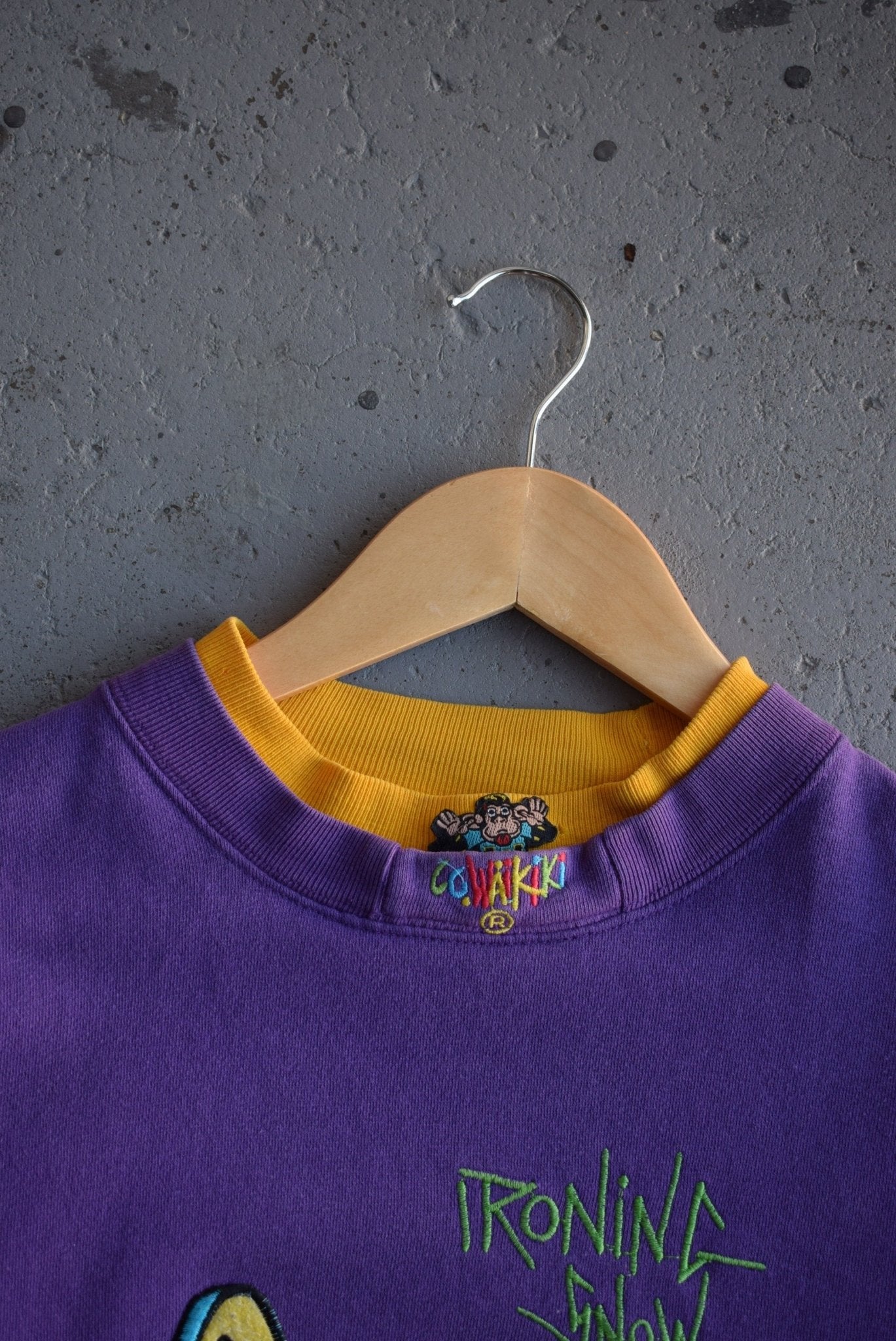 *RARE* Vintage LC Waikiki ‘Ironing Snow Board’ Embroidered Crewneck (M) - Retrospective Store