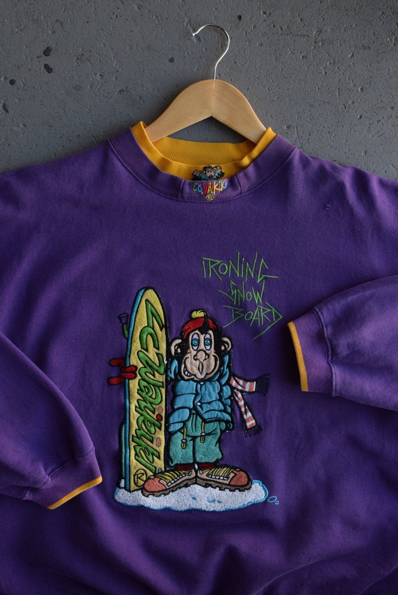 *RARE* Vintage LC Waikiki ‘Ironing Snow Board’ Embroidered Crewneck (M) - Retrospective Store