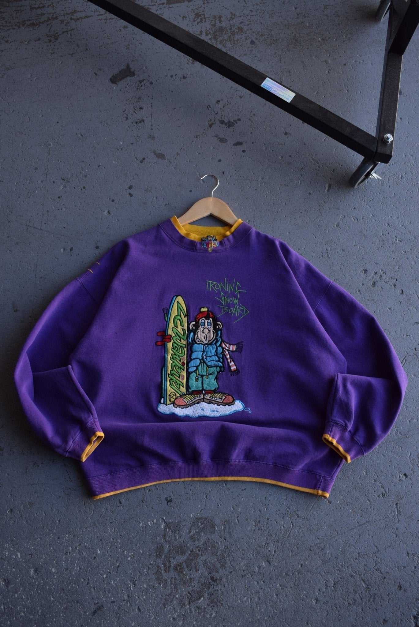 *RARE* Vintage LC Waikiki ‘Ironing Snow Board’ Embroidered Crewneck (M) - Retrospective Store