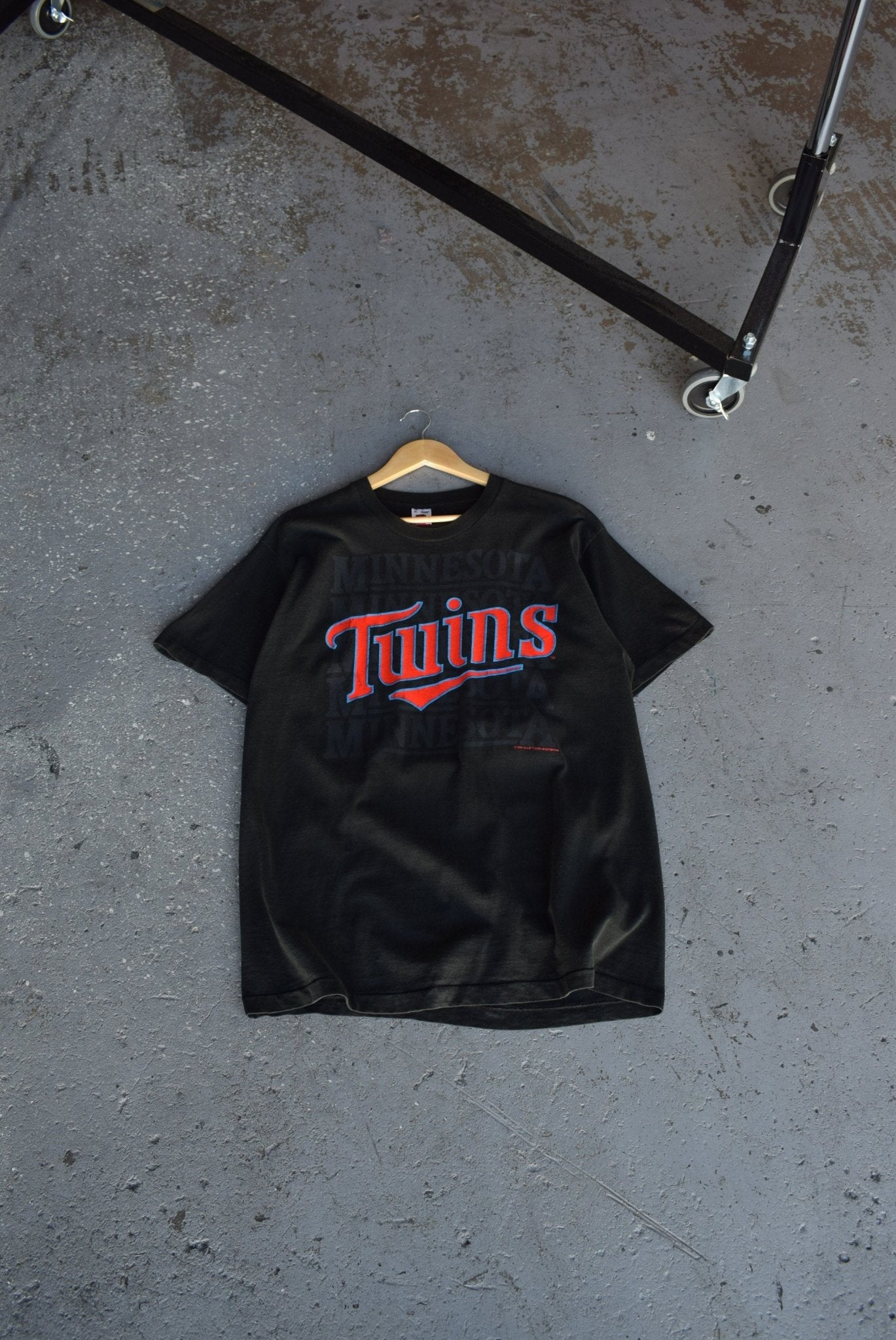 Vintage 1989 MLB Minnesota Twins Tee (XL) - Retrospective Store