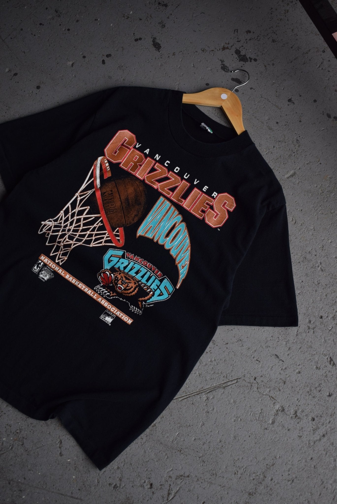 Vintage 1994 NBA Vancouver Grizzlies Tee (M/L) - Retrospective Store