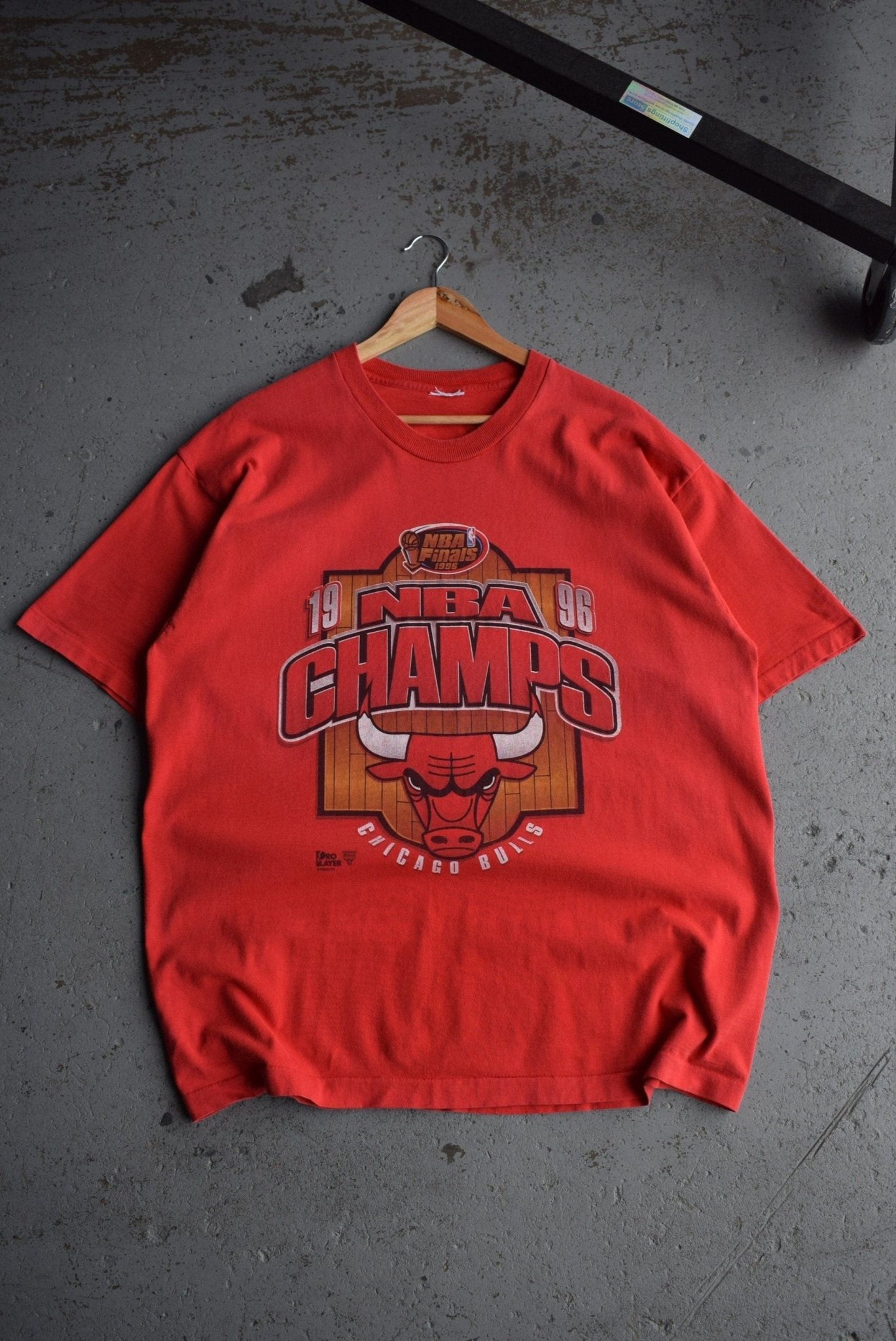 Vintage 1996 Pro - Player x NBA Chicago Bulls Champions Tee (XL) - Retrospective Store