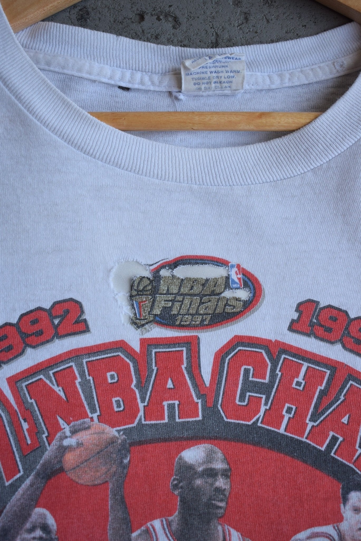 Vintage 1996 Starter x NBA Chicago Bulls Champions Tee (XL) - Retrospective Store