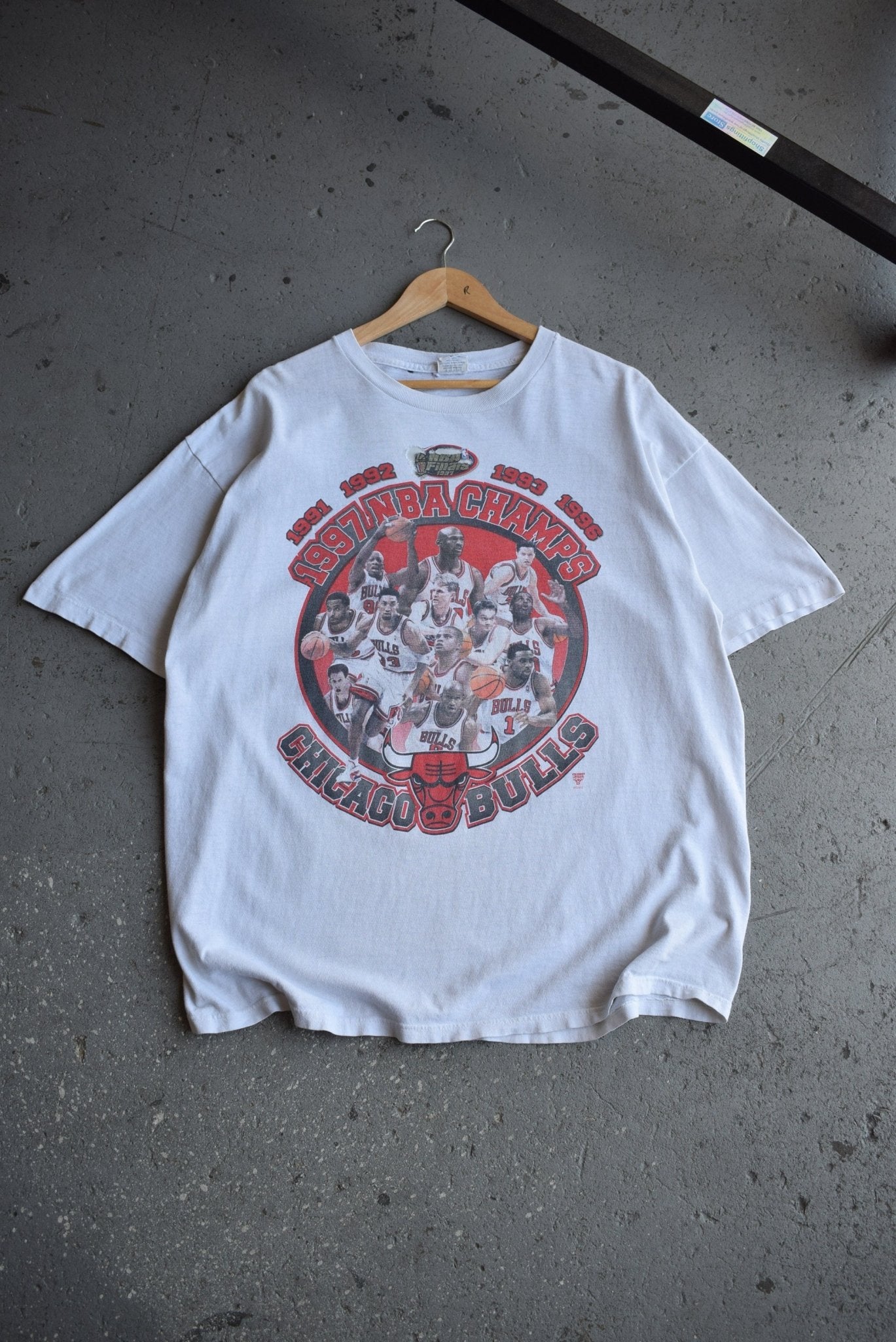 Vintage 1996 Starter x NBA Chicago Bulls Champions Tee (XL) - Retrospective Store