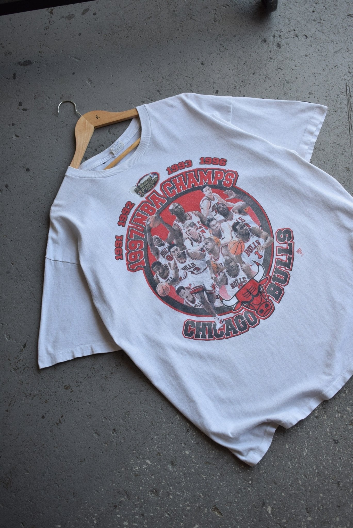 Vintage 1996 Starter x NBA Chicago Bulls Champions Tee (XL) - Retrospective Store