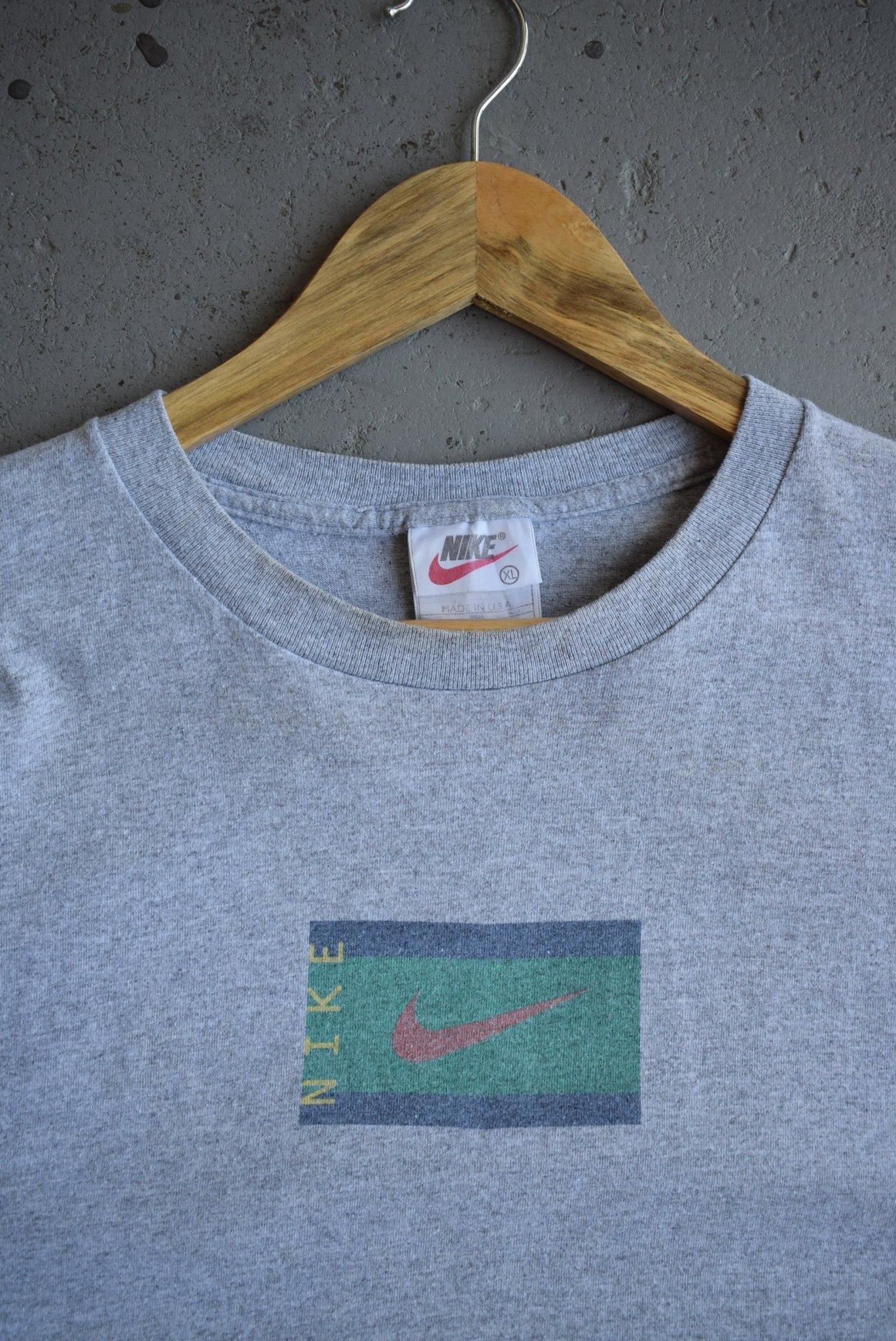 Vintage 1997 Nike Basketball Tee (XL) - Retrospective Store