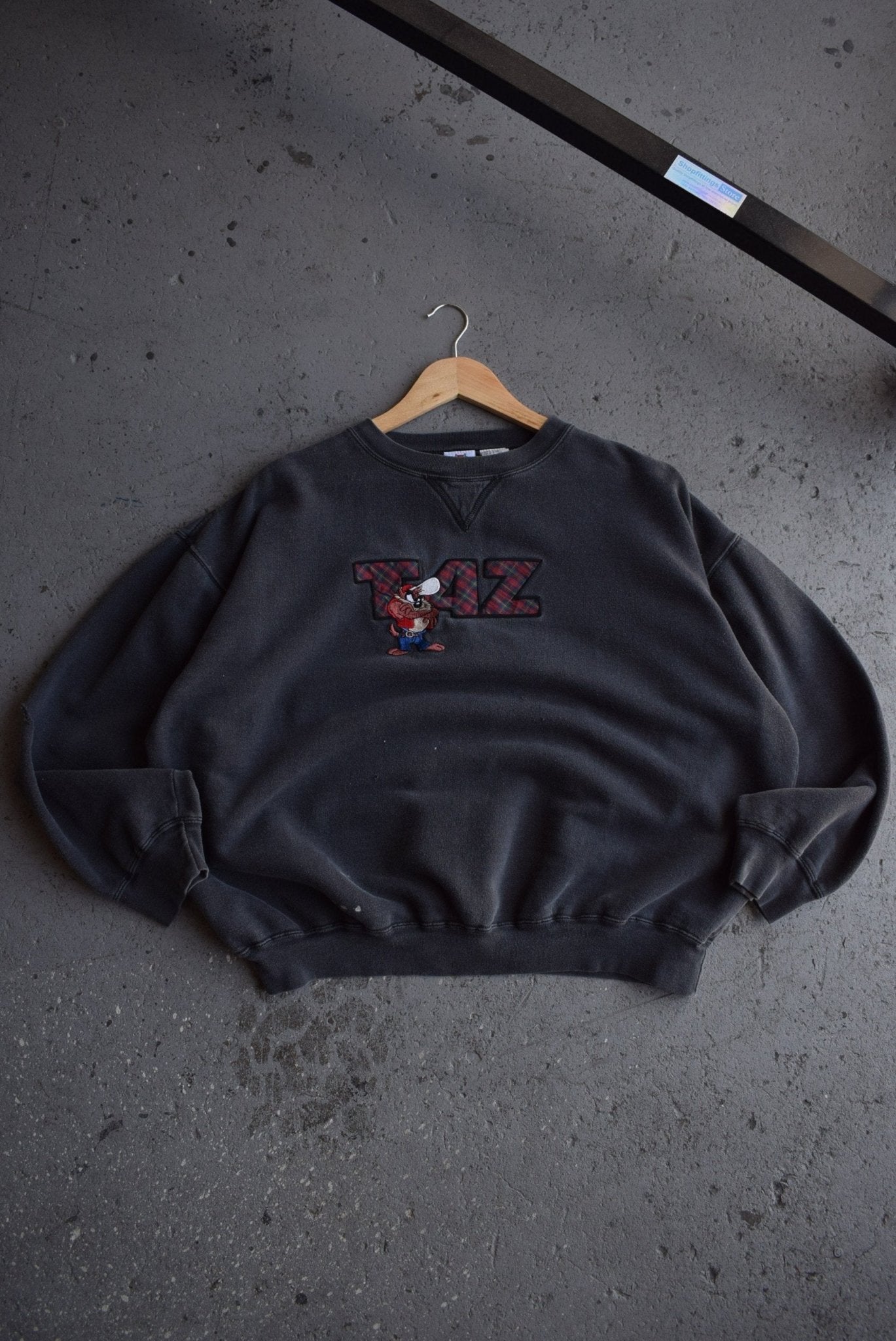 Vintage 1997 Warner Bros. Taz Embroidered Crewneck (M) - Retrospective Store