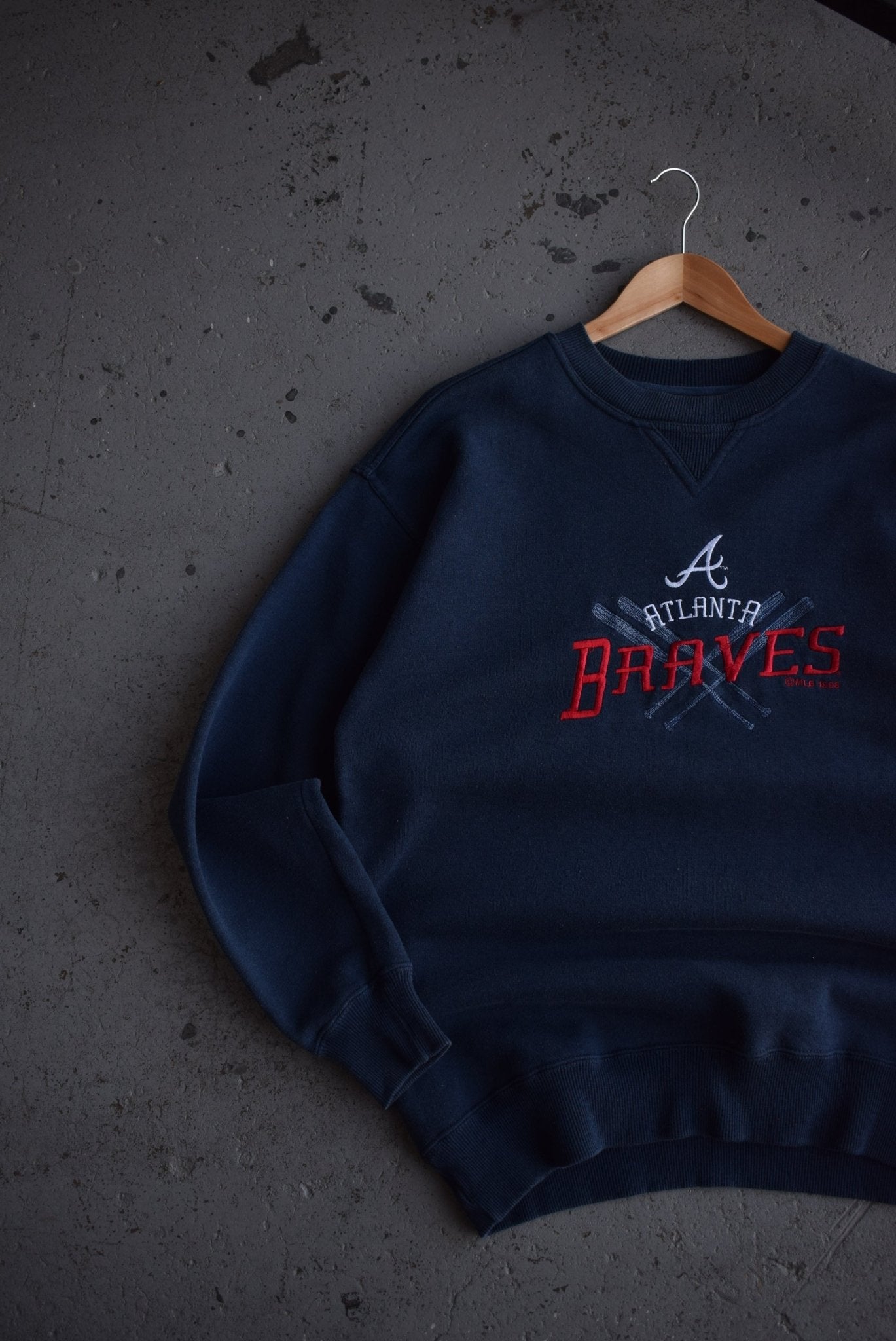 Vintage 1998 MLB Atlanta Braves Embroidered Crewneck (L) - Retrospective Store