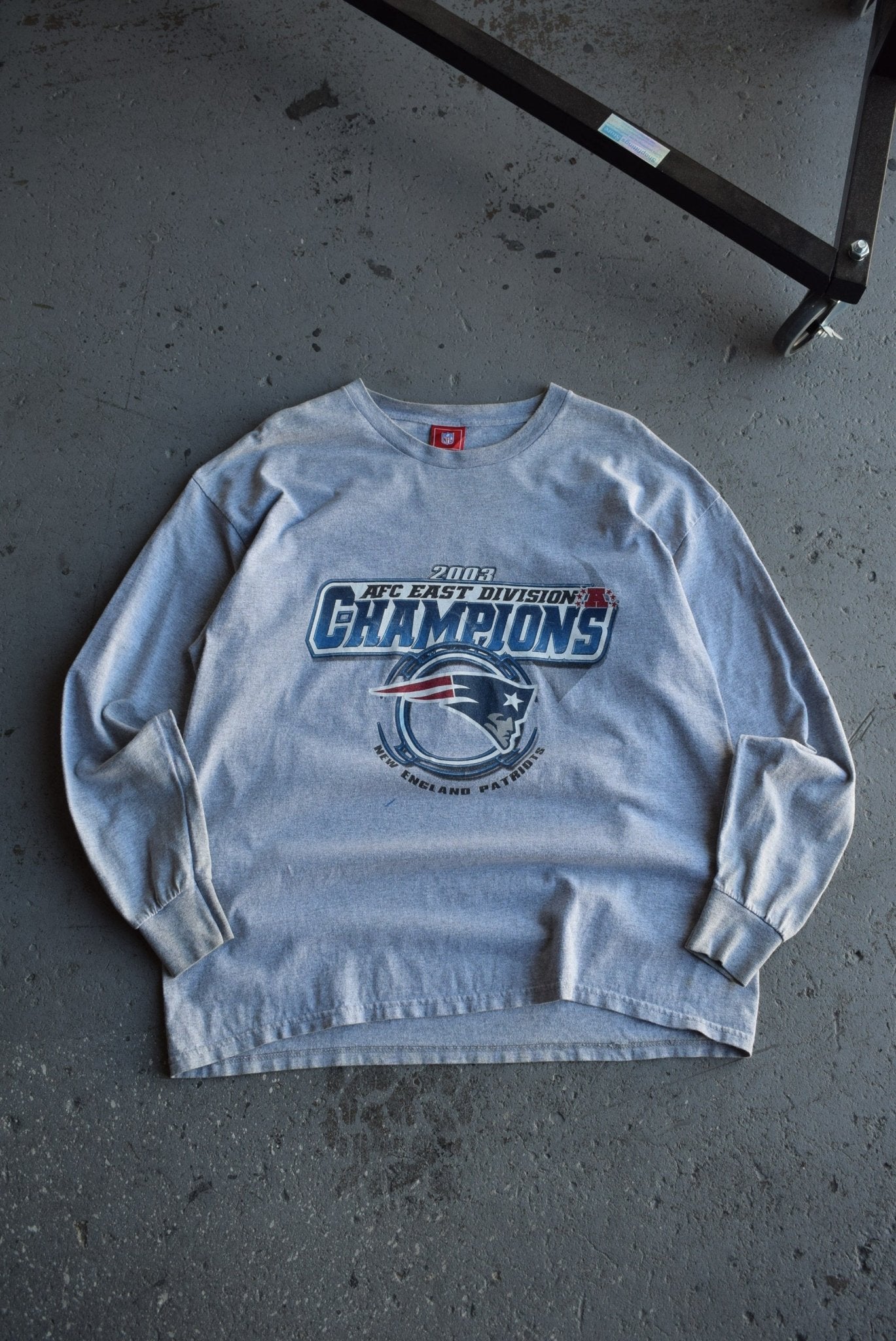 Vintage 2003 NFL New England Patriots Champions Long Sleeve Tee (XL) - Retrospective Store