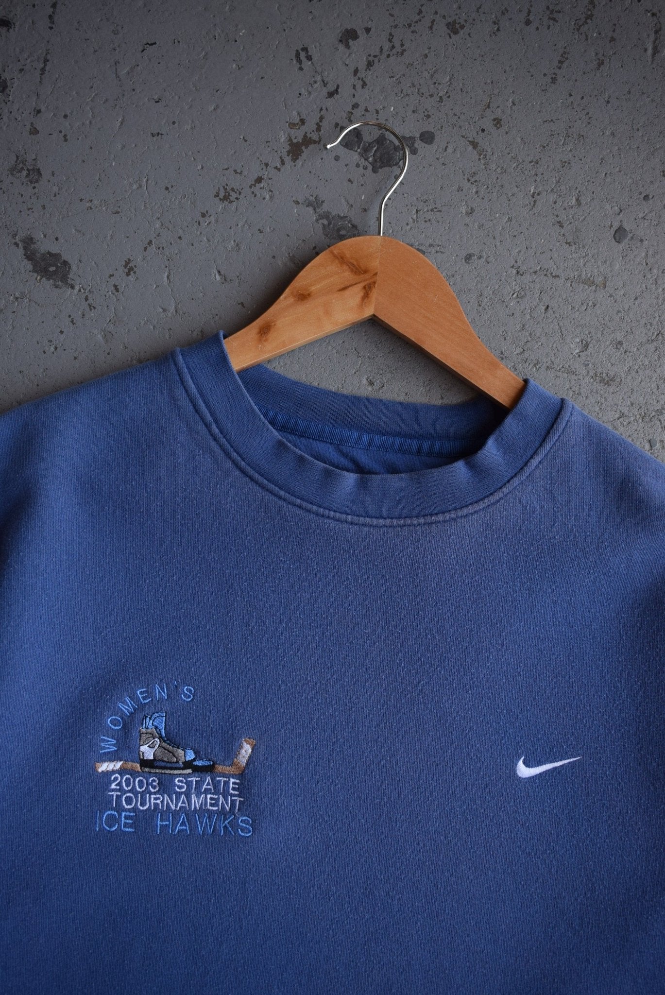 Vintage 2003 Nike x Womens Ice Hockey Championships Embroidered Crewneck (L) - Retrospective Store