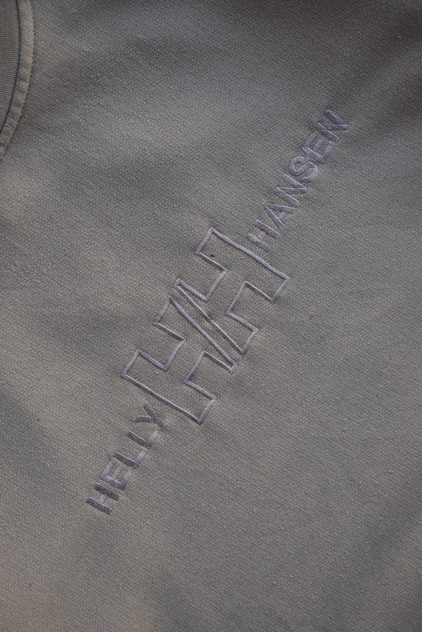 Vintage 90s Helly Hansen Embroidered Spellout Crewneck (L) - Retrospective Store