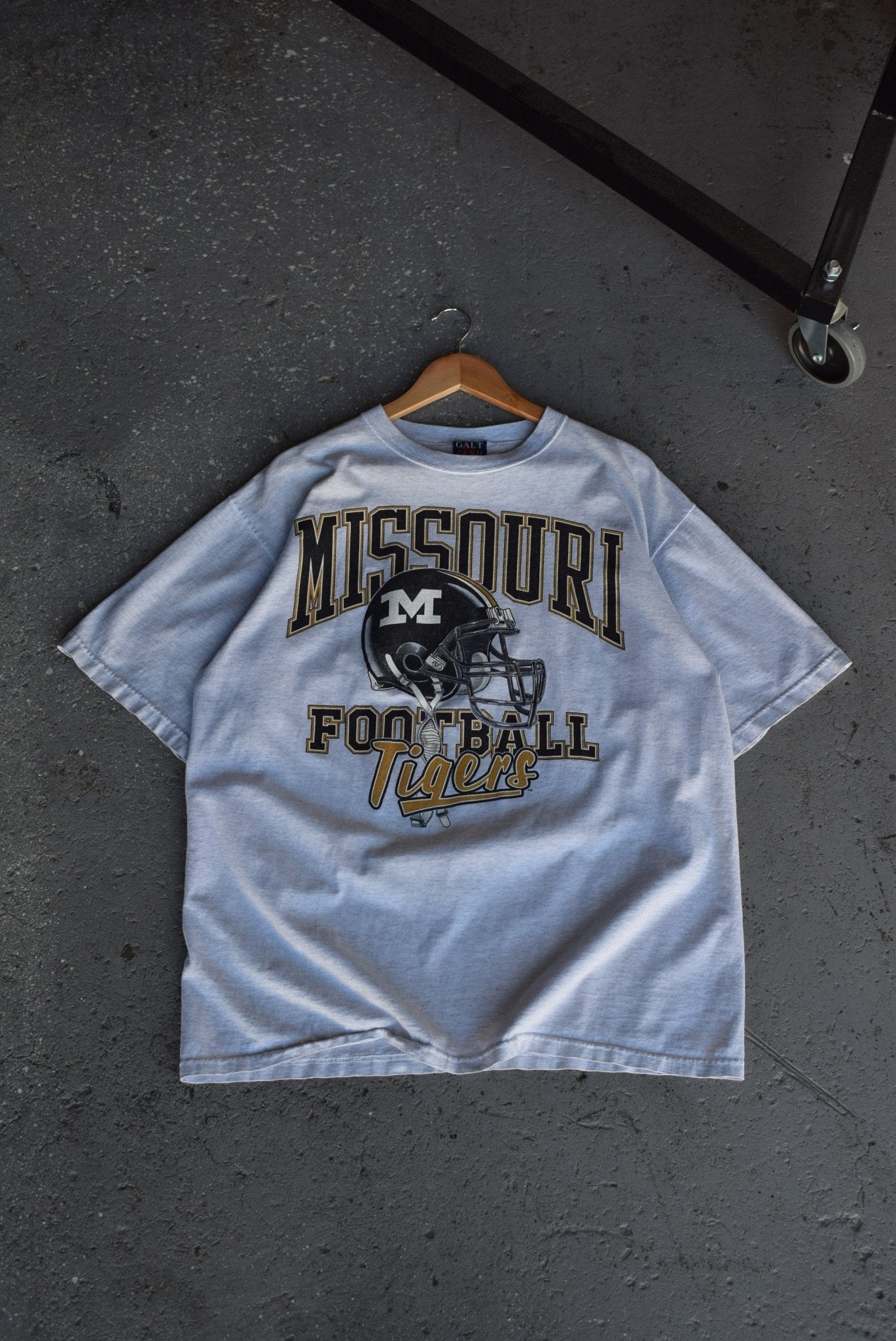 Vintage 90s Missouri Tigers Football Tee (XL) - Retrospective Store