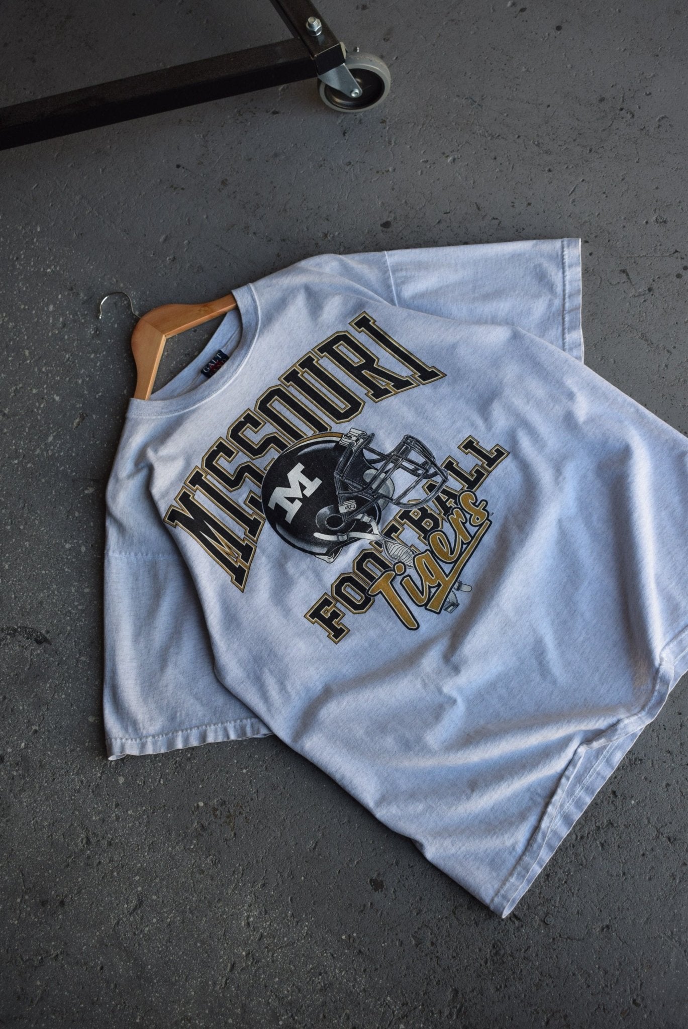 Vintage 90s Missouri Tigers Football Tee (XL) - Retrospective Store