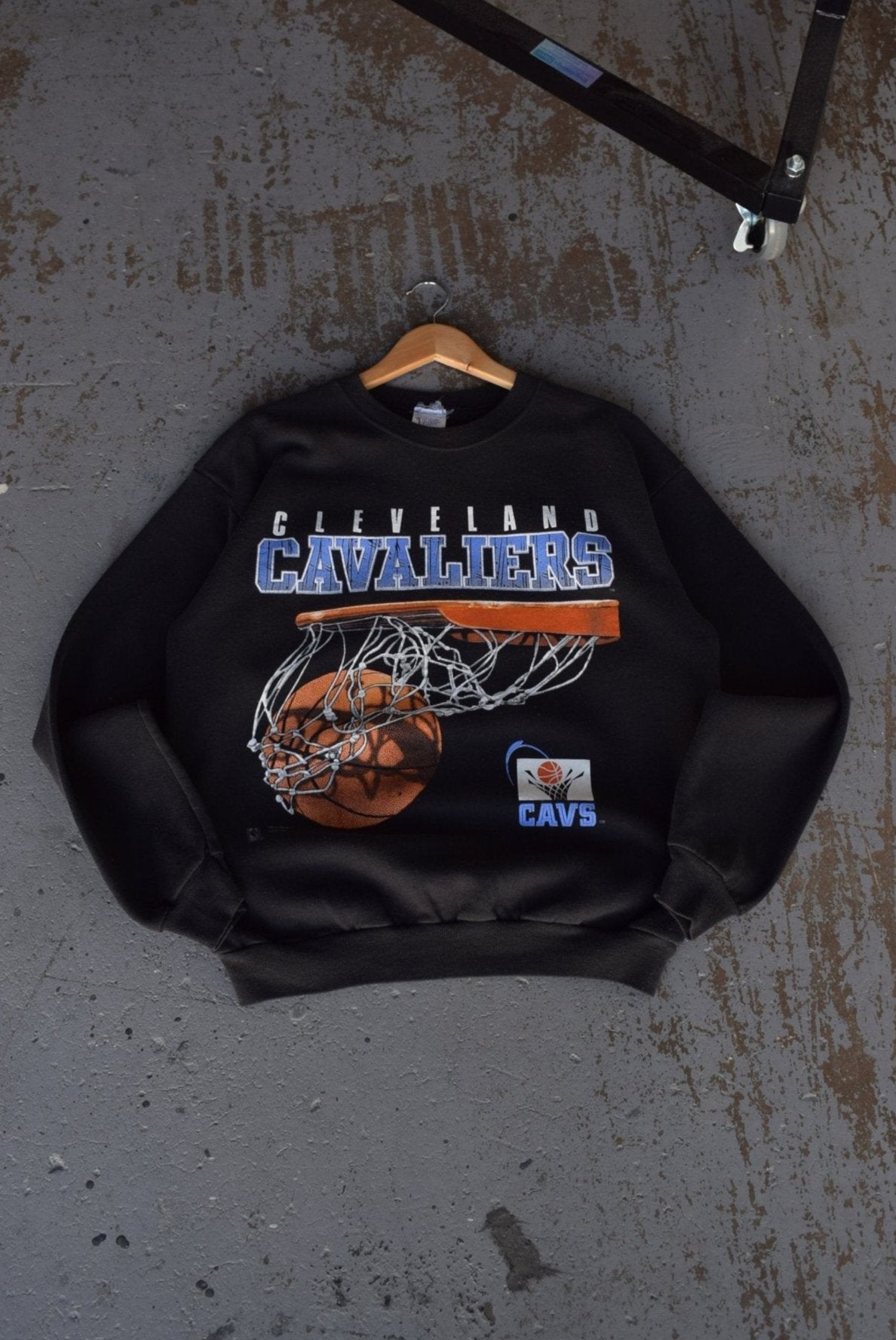 Vintage 90s NBA Cleveland Cavaliers Crewneck (M) - Retrospective Store