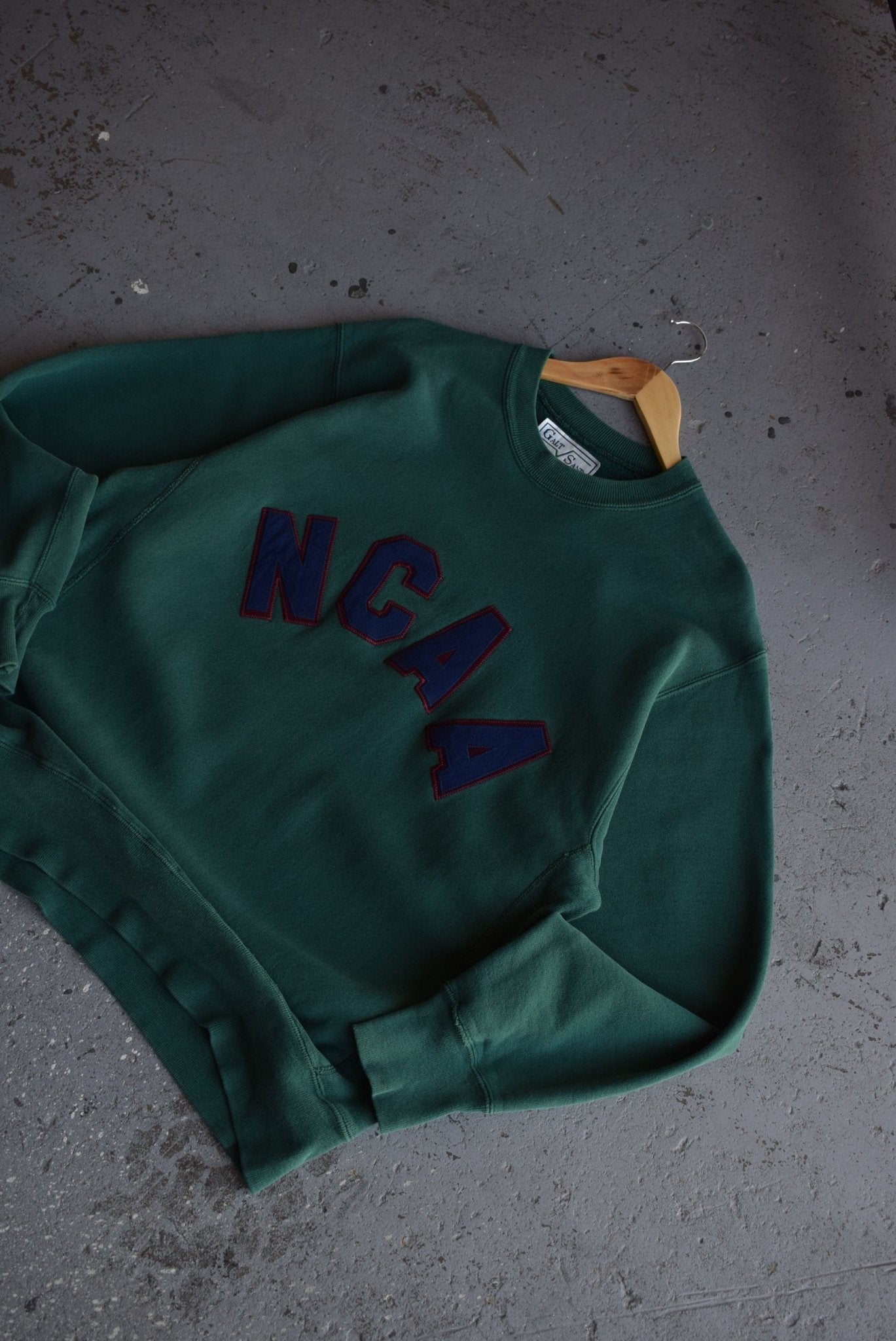 Vintage 90s NCAA Embroidered Crewneck (XL) - Retrospective Store