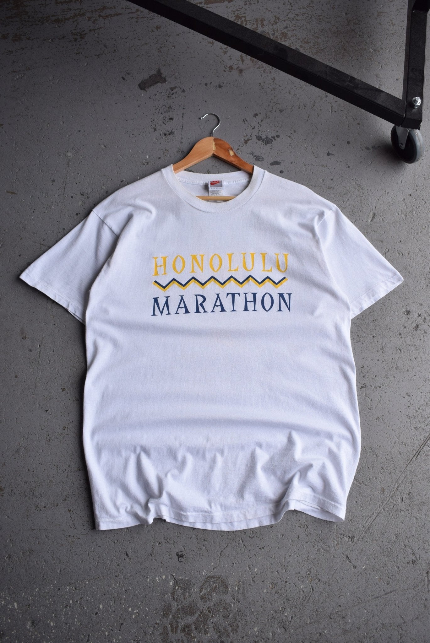 Vintage 90s Nike x Honolulu Marathon Tee XL Retrospective Store