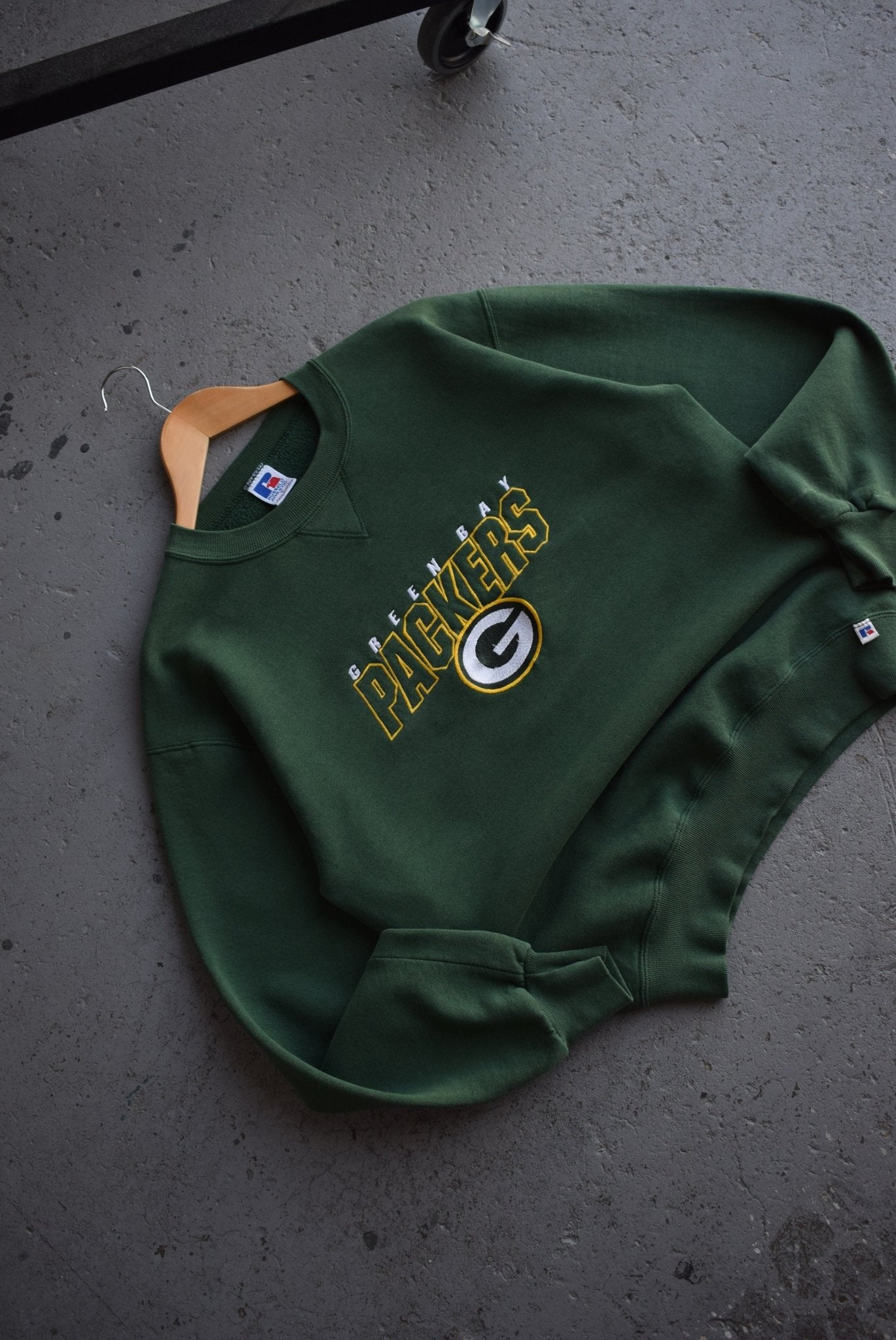 Vintage 90s Russell Athletic x NFL Green Bay Packers Embroidered Crewneck (M) - Retrospective Store