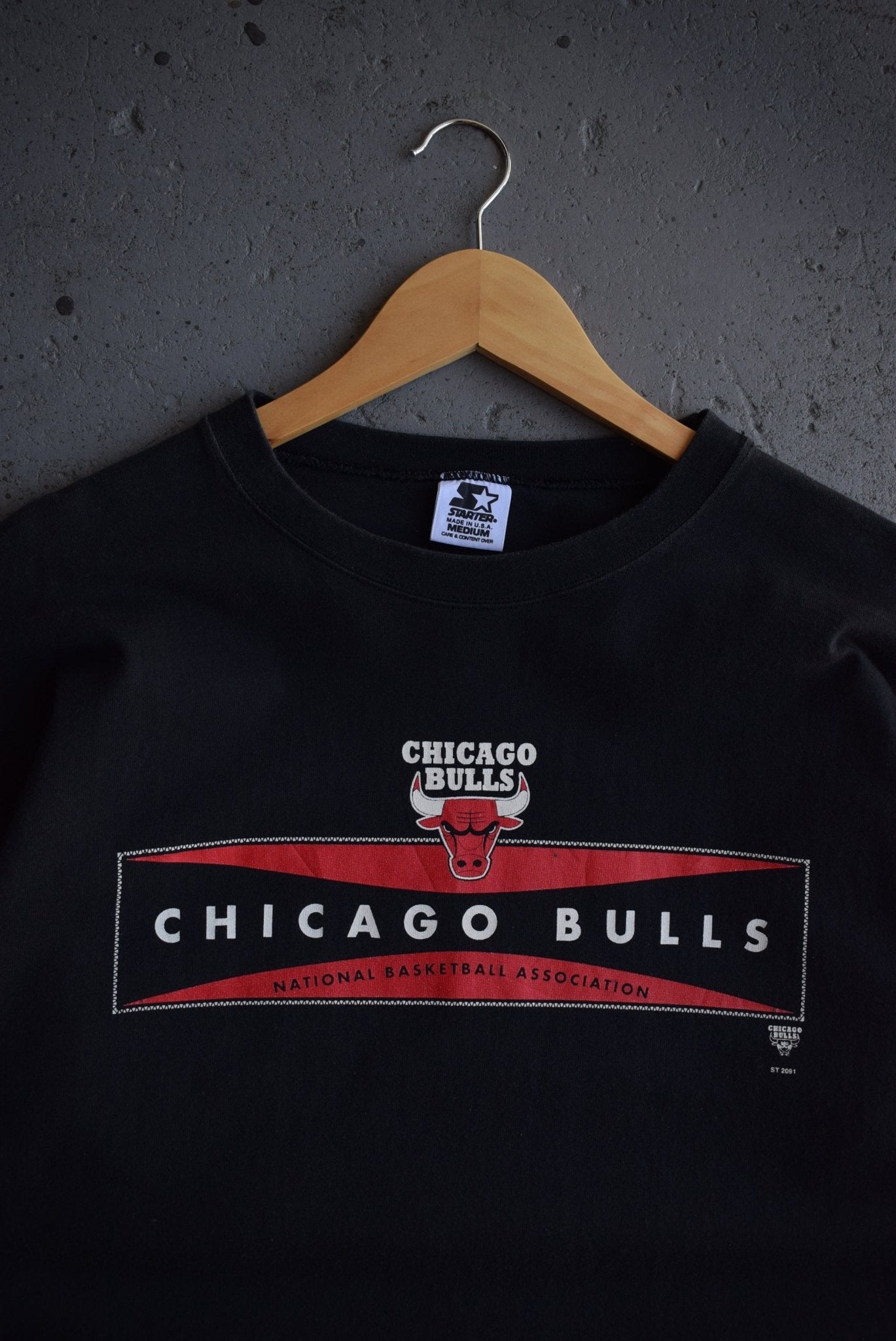 Vintage 90s Starter x NBA Chicago Bulls Long Sleeve Tee (M) - Retrospective Store