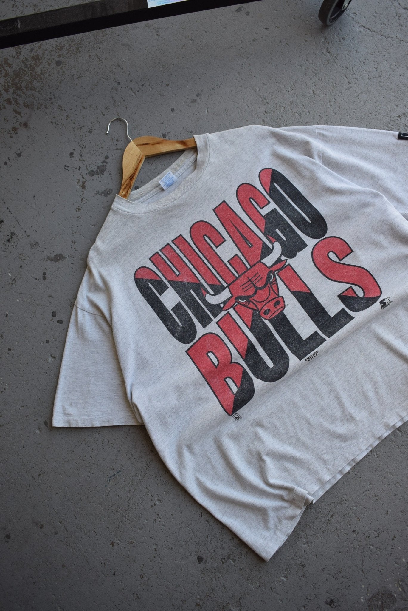 Vintage 90s Starter x NBA Chicago Bulls Tee (XL) - Retrospective Store