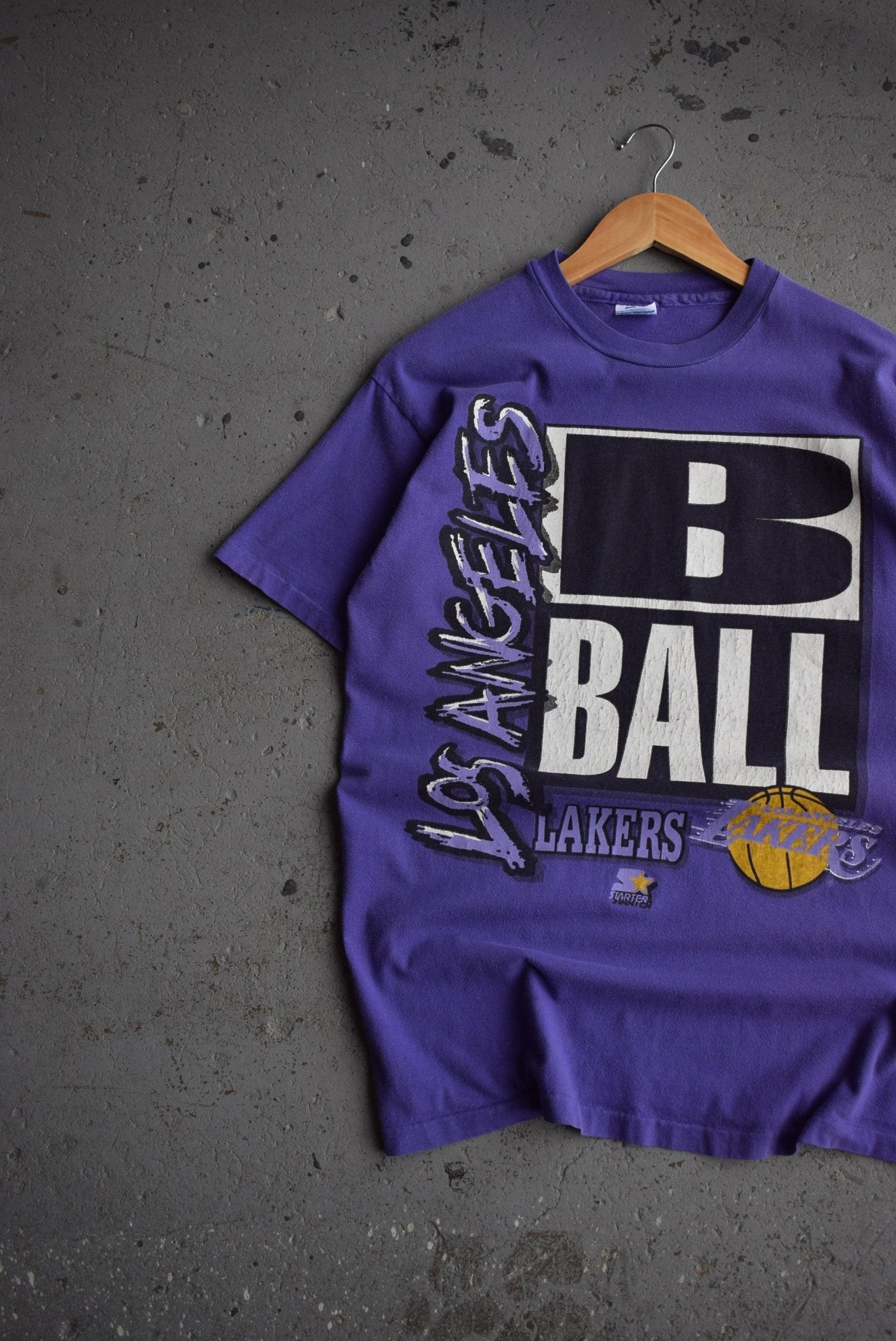 Vintage 90s Starter x NBA Los Angeles Lakers Basketball Tee (S/M) - Retrospective Store