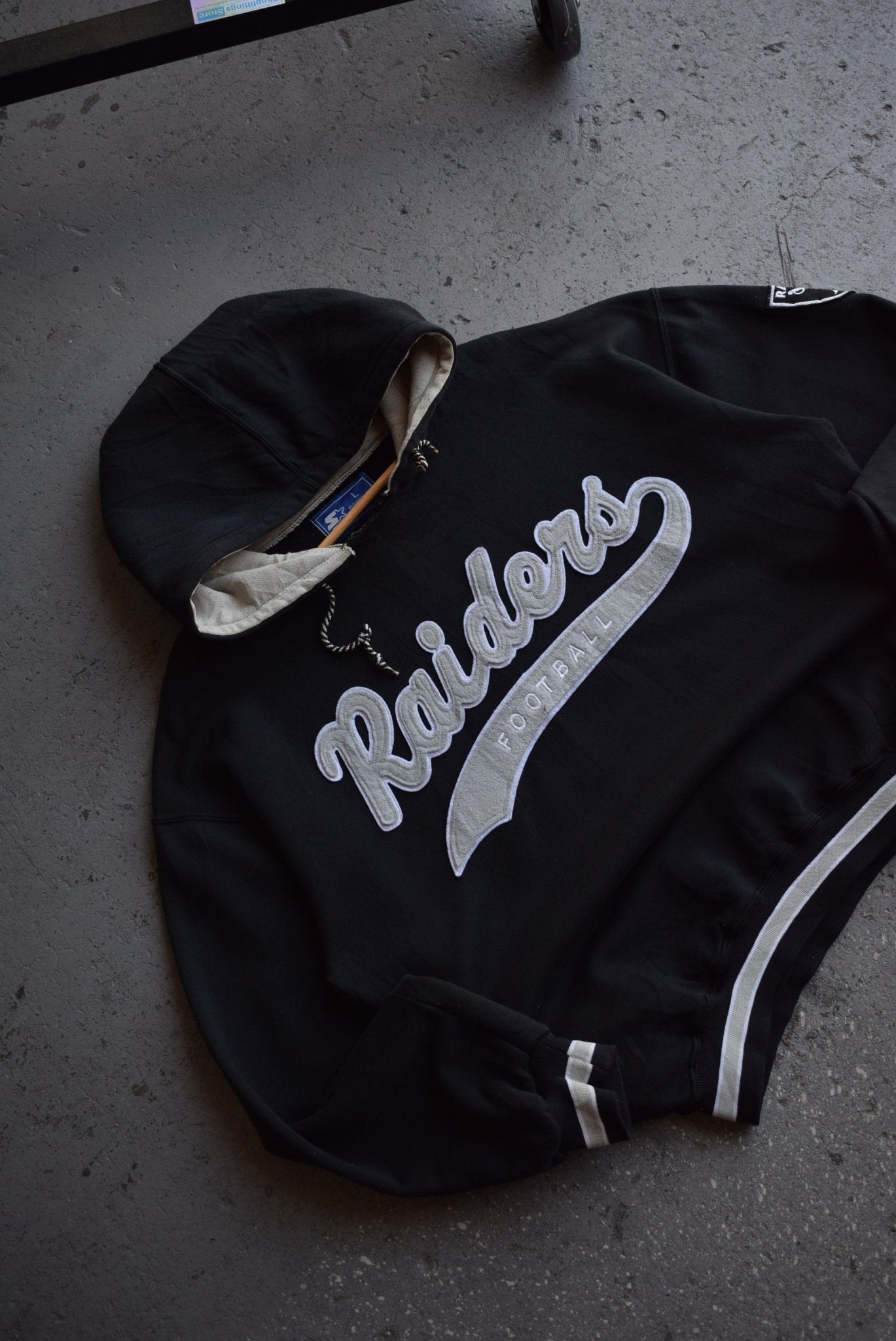 Vintage 90s Starter x NFL Los Angeles Raiders Embroidered Hoodie (L) - Retrospective Store