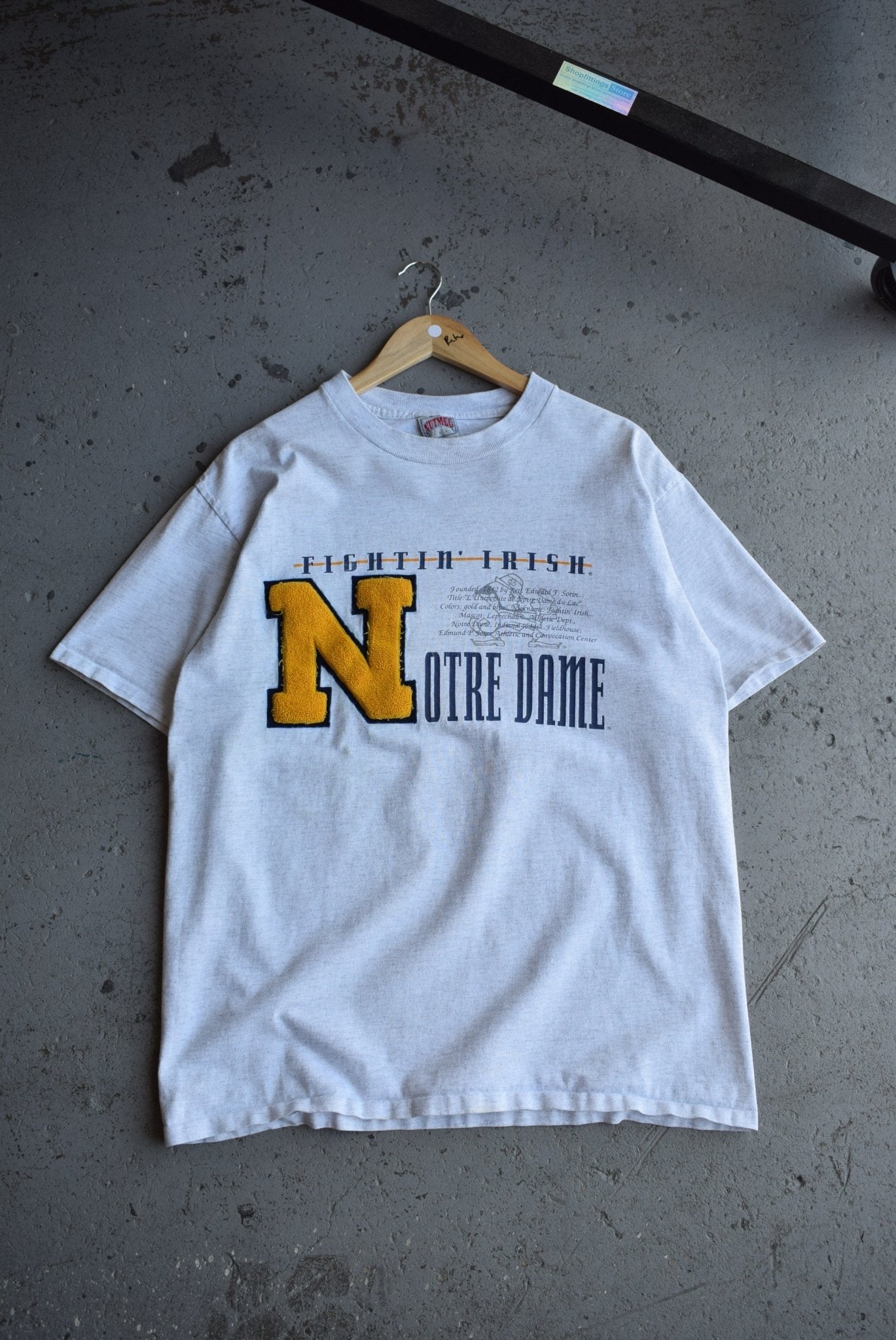 Vintage 90s University of Notre Dame 'Fightin' Irish' Embroidered Tee (L) - Retrospective Store