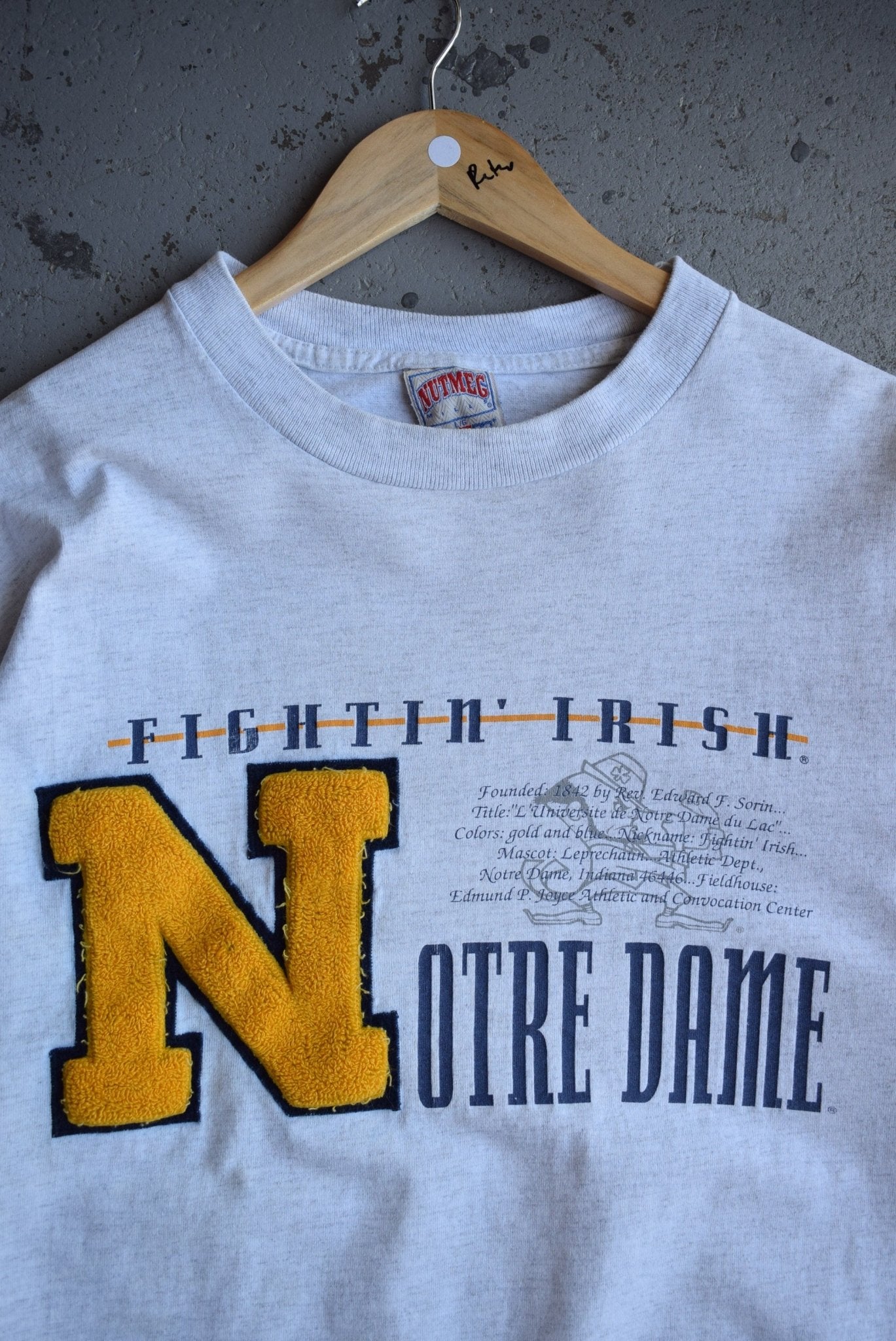 Vintage 90s University of Notre Dame 'Fightin' Irish' Embroidered Tee (L) - Retrospective Store