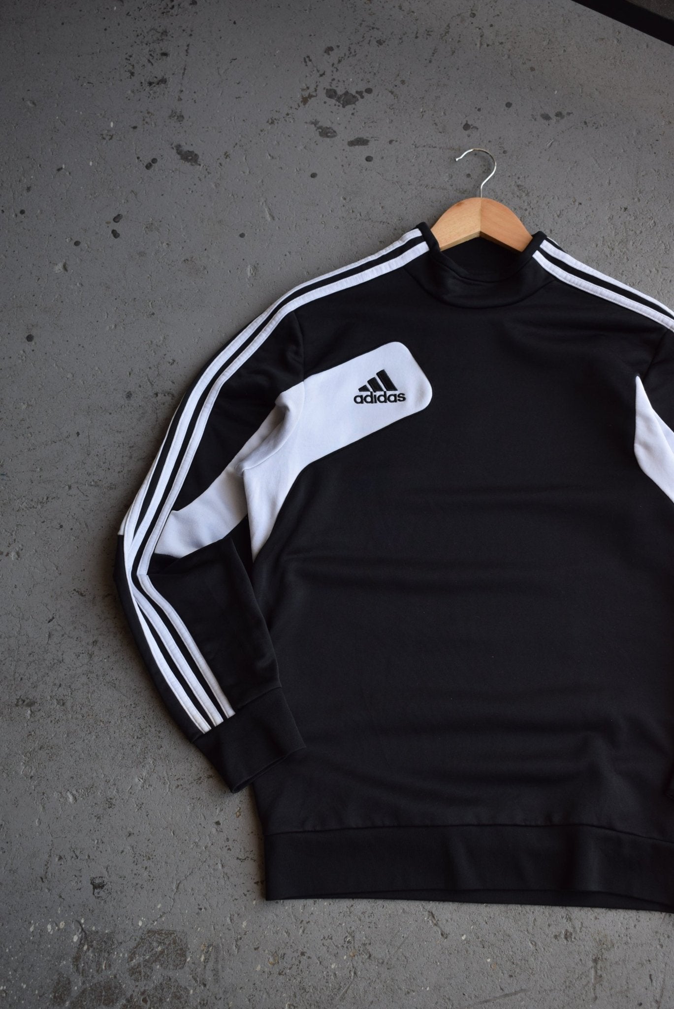 Adidas classic sweater best sale