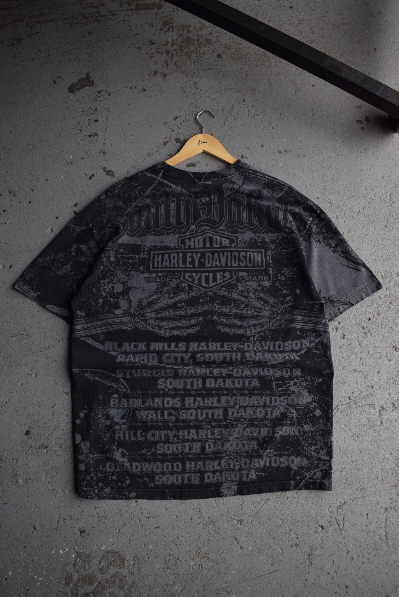 Vintage Harley Davidson 'Black Hills Rally' All Over Print Tee (XL) - Retrospective Store