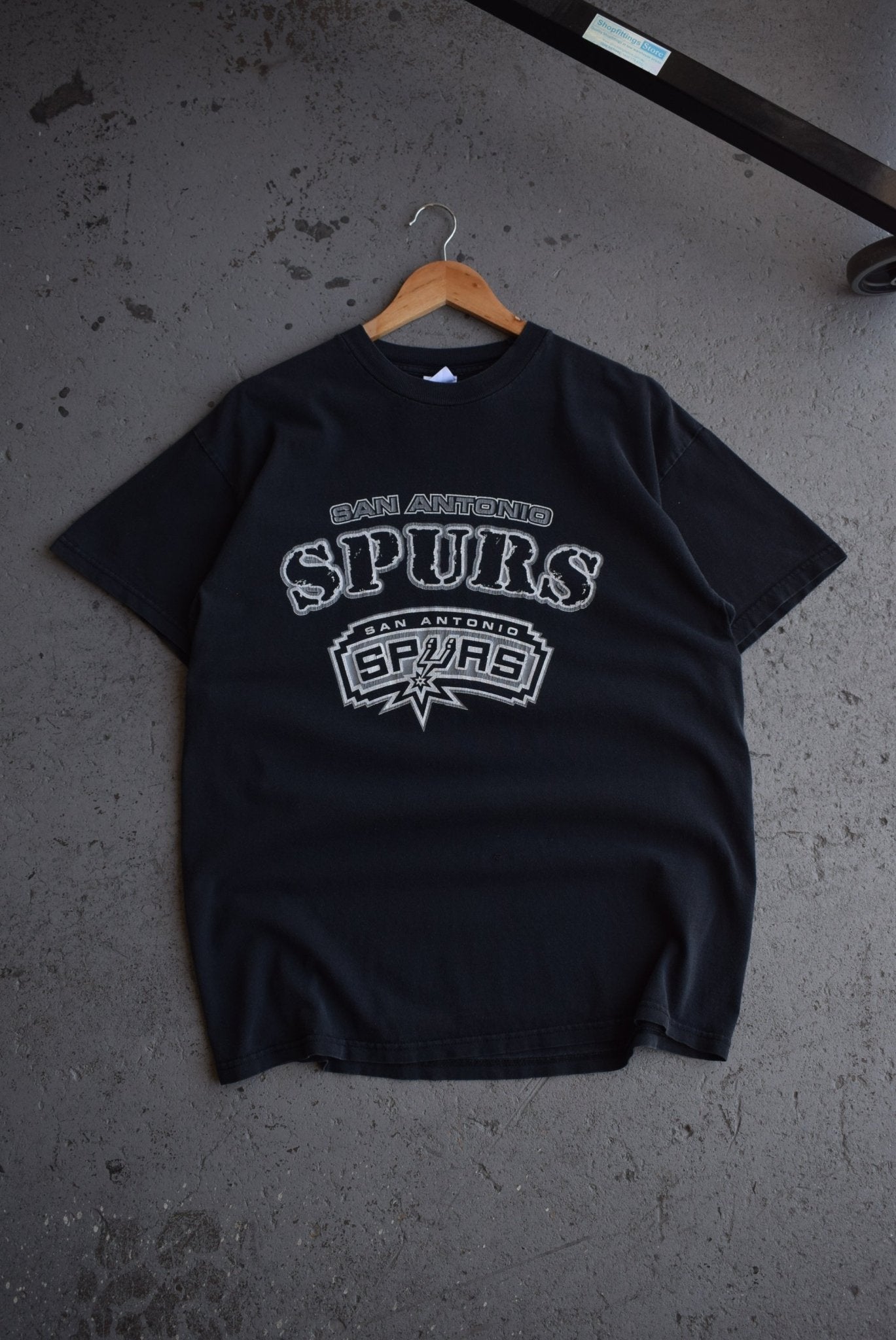 Vintage NBA San Antonio Spurs Basketball Tee (L) - Retrospective Store