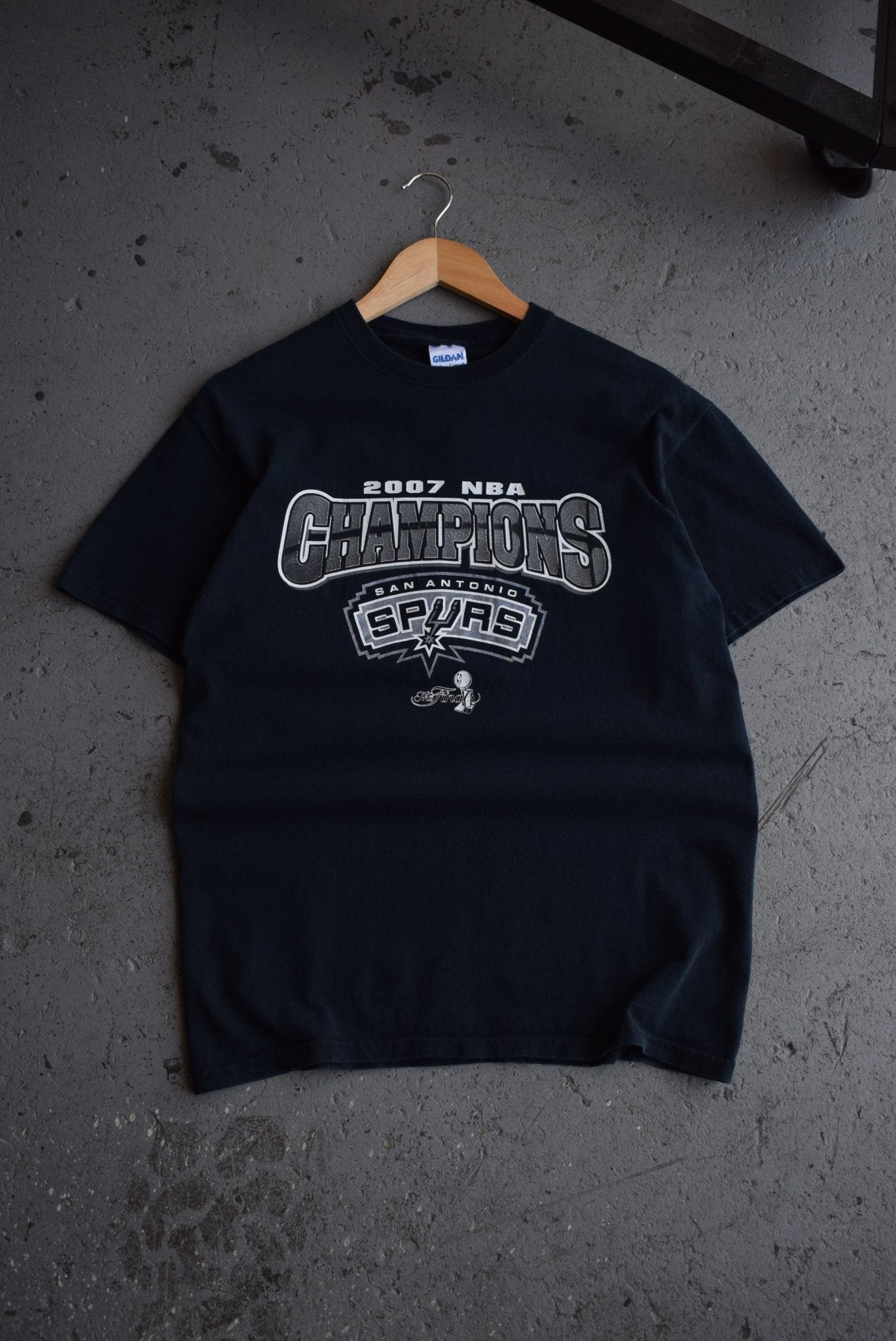 Vintage NBA San Antonio Spurs Champions Tee (M) - Retrospective Store