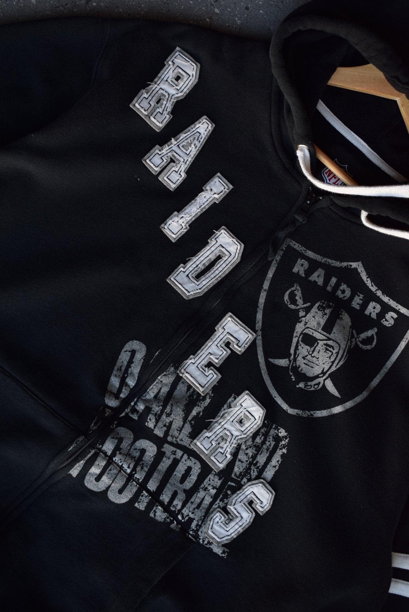 Vintage NFL Oakland Raiders Embroidered Hoodie (XXL) - Retrospective Store