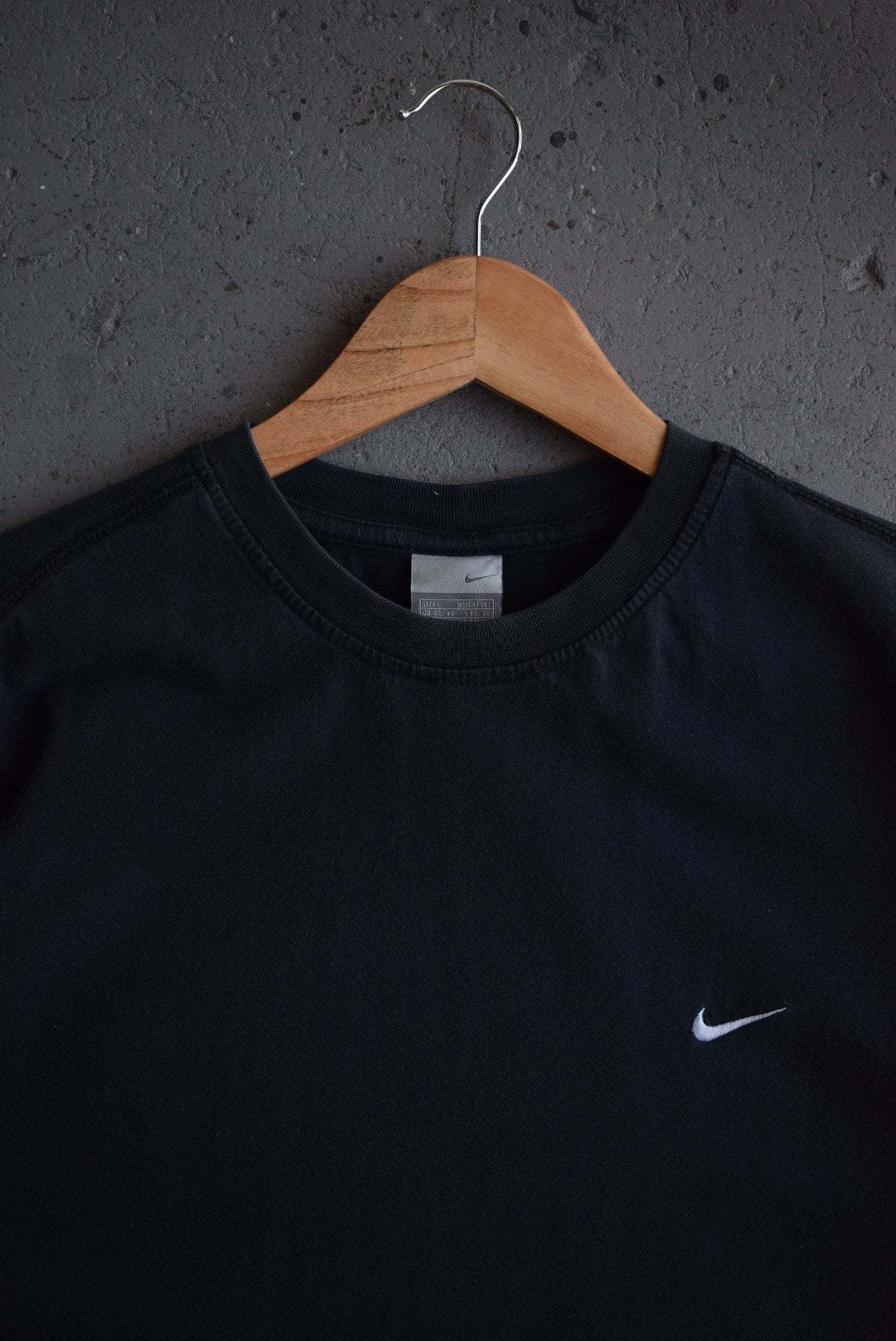 Vintage Nike Classic Logo Embroidered Tee (L) - Retrospective Store