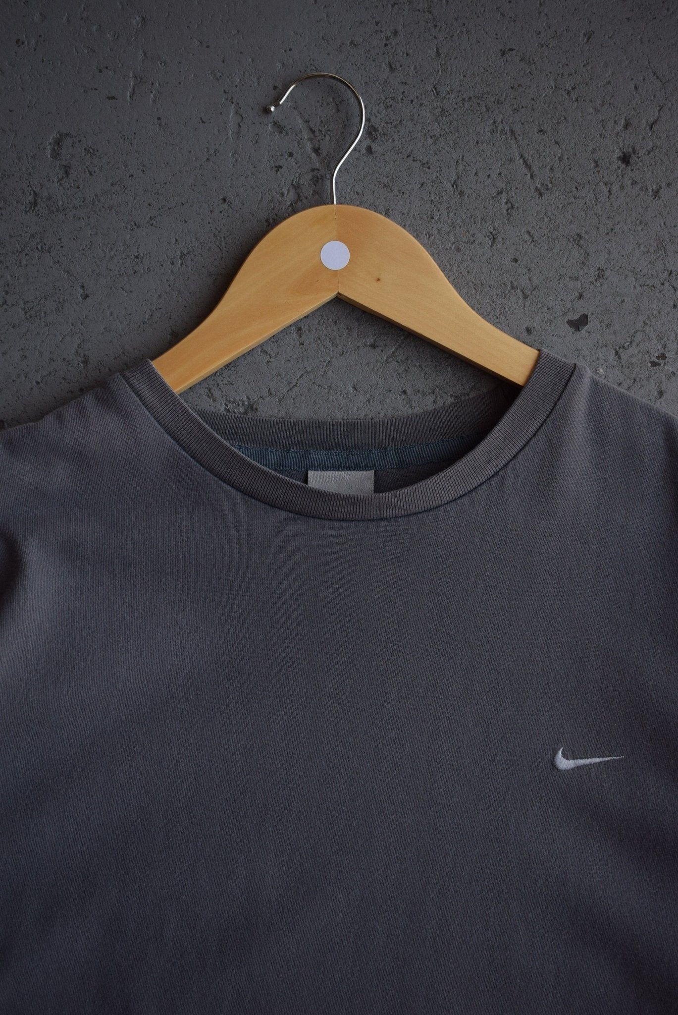 Vintage Nike Classic Logo Embroidered Tee (L) - Retrospective Store