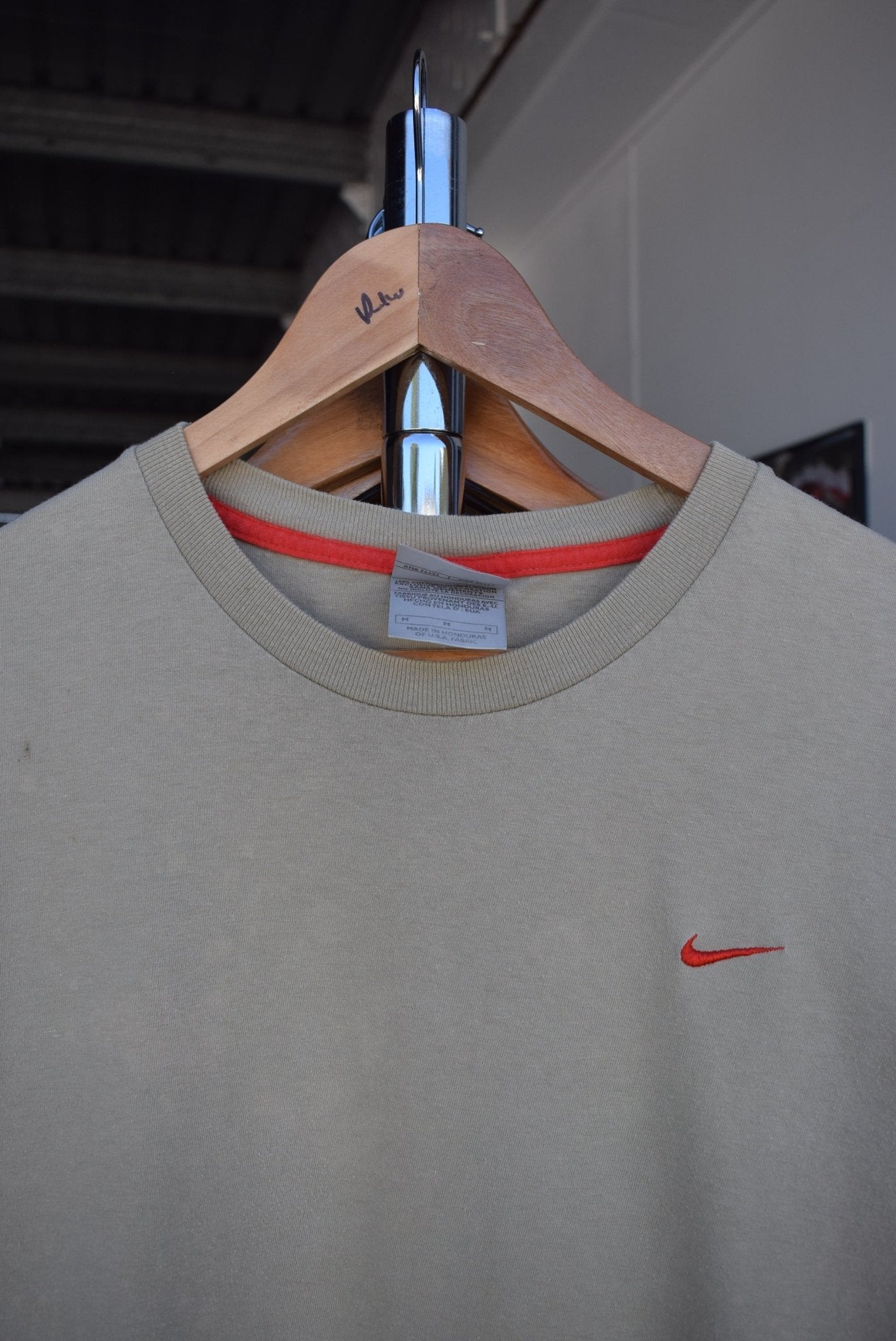 Vintage Nike Classic Logo Embroidered Tee (M) - Retrospective Store