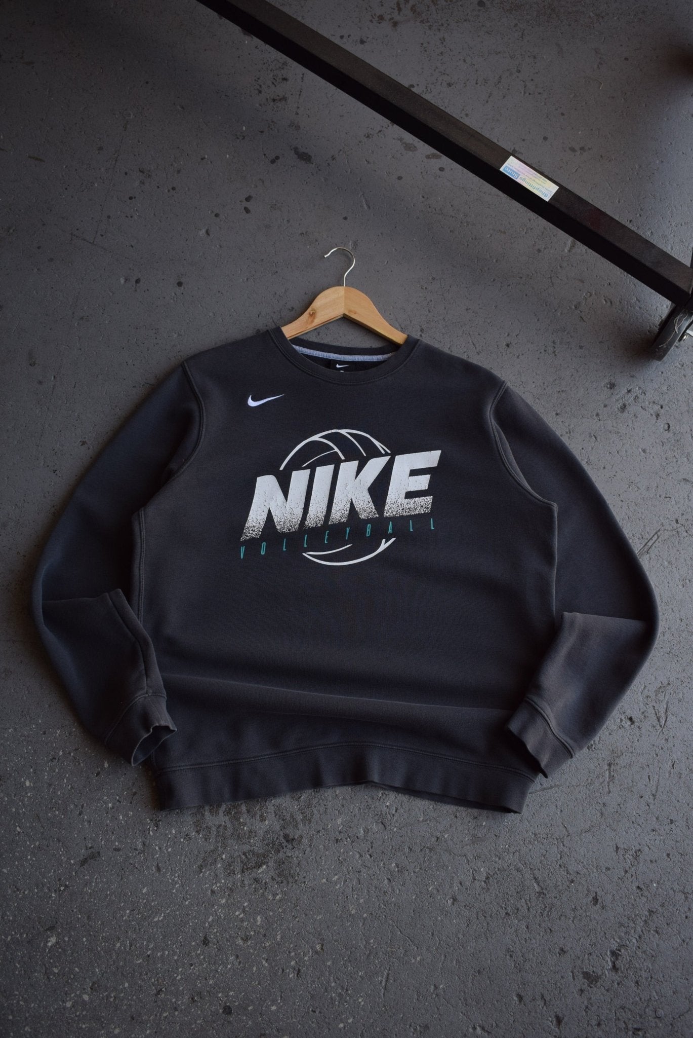 Vintage Nike Volleyball Crewneck (M) - Retrospective Store