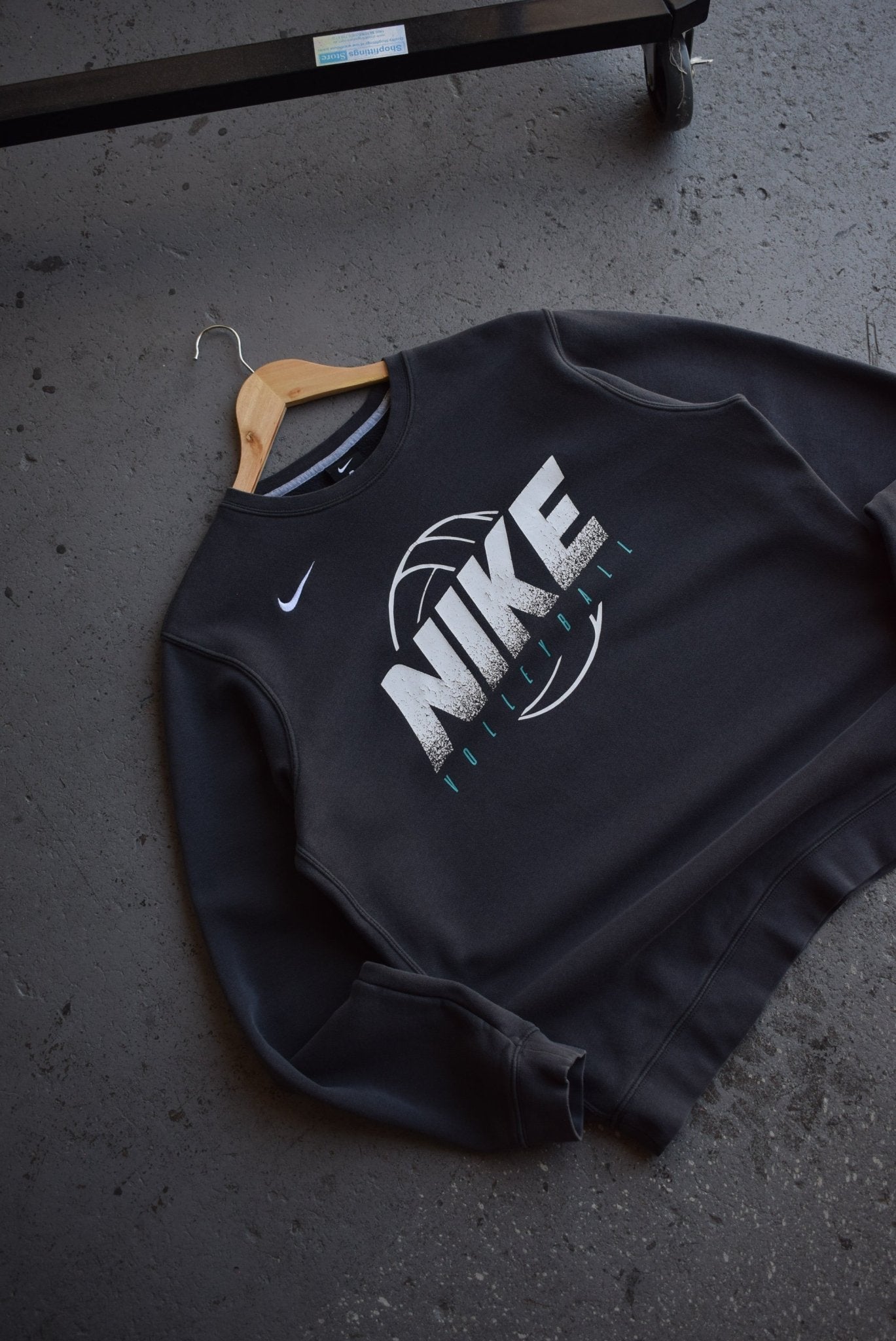 Vintage Nike Volleyball Crewneck (M) - Retrospective Store