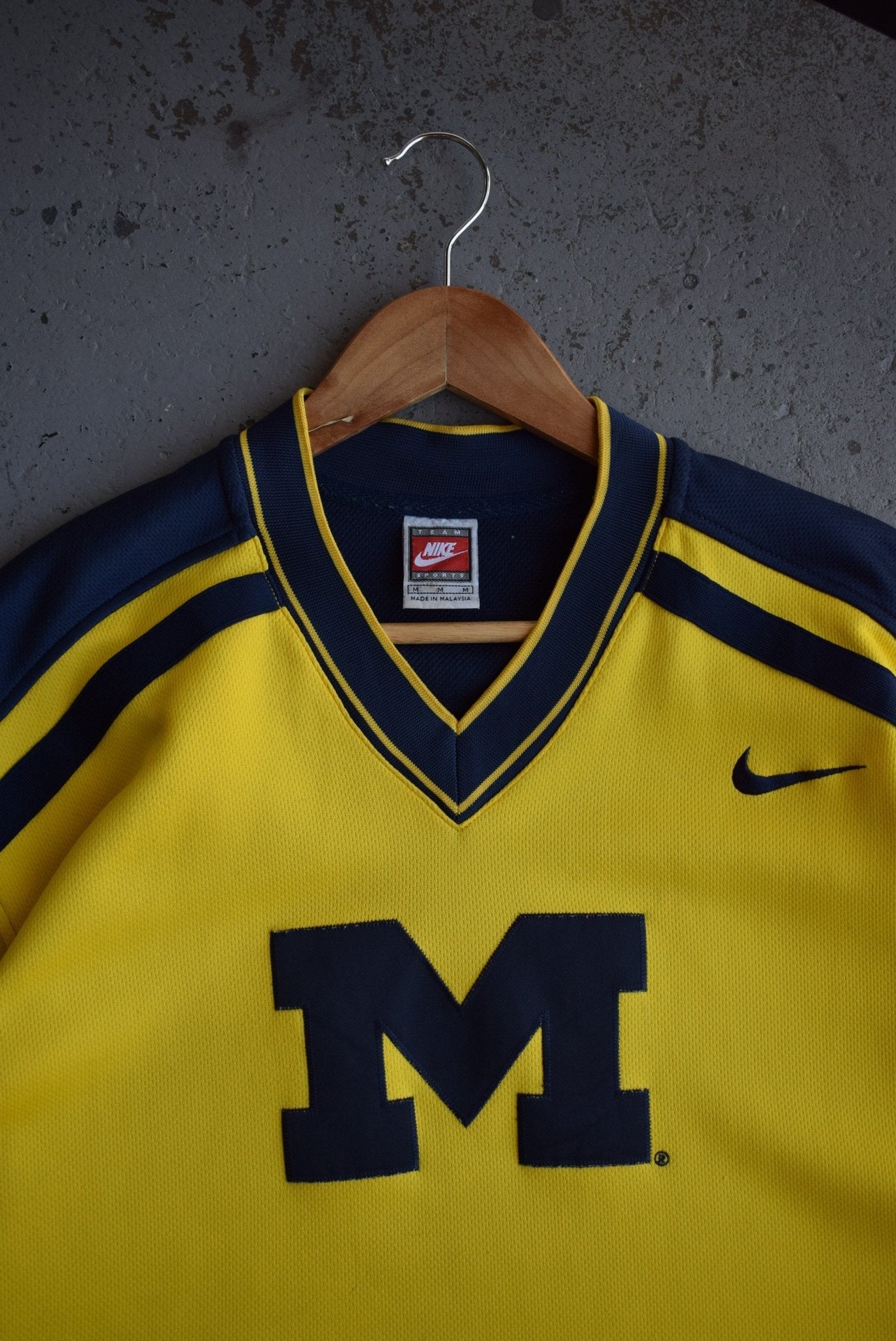 Vintage Nike x University of Michigan Basketball Training Jersey (XL) - Retrospective Store