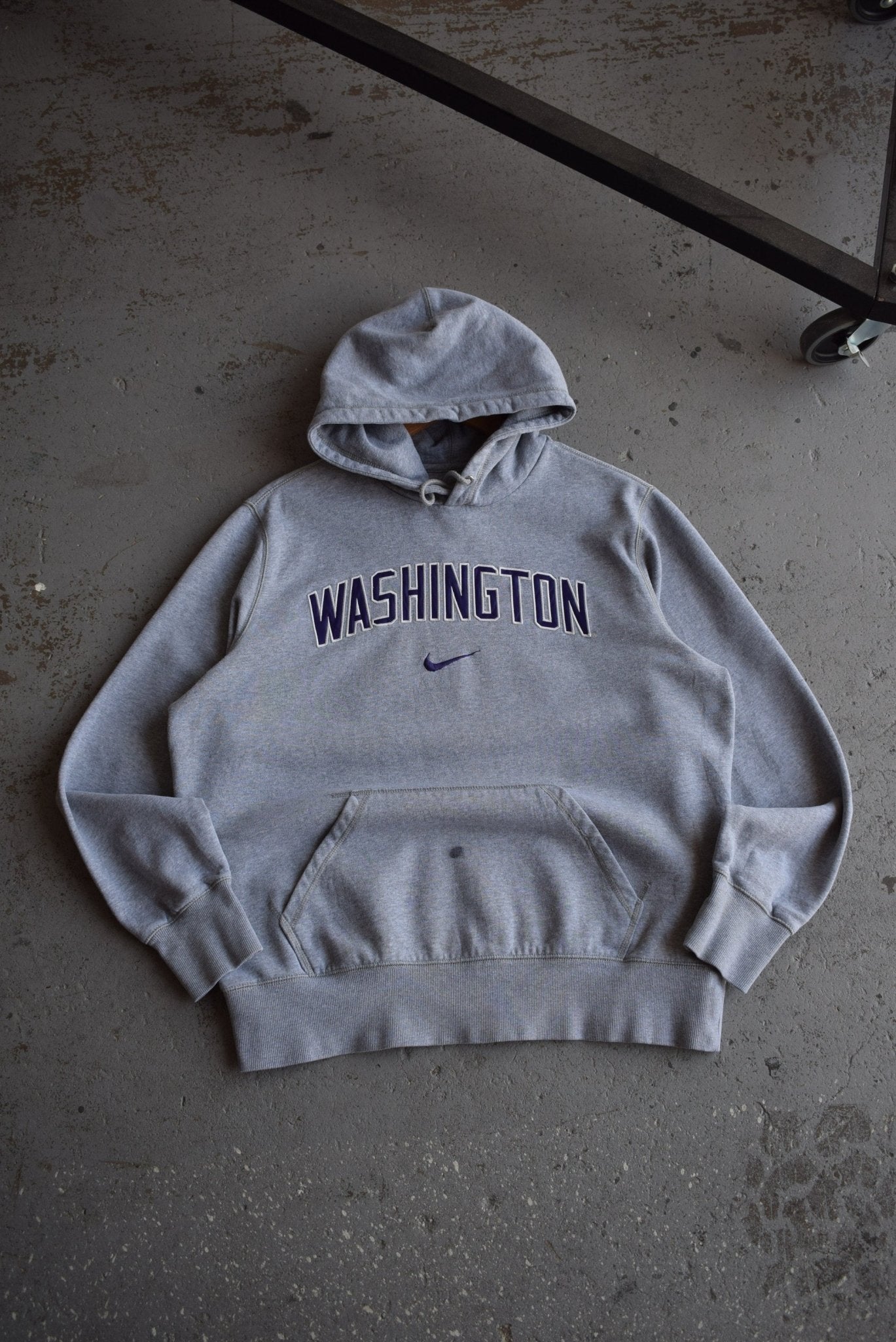 Vintage Nike x University of Washington Embroidered Hoodie (L) - Retrospective Store