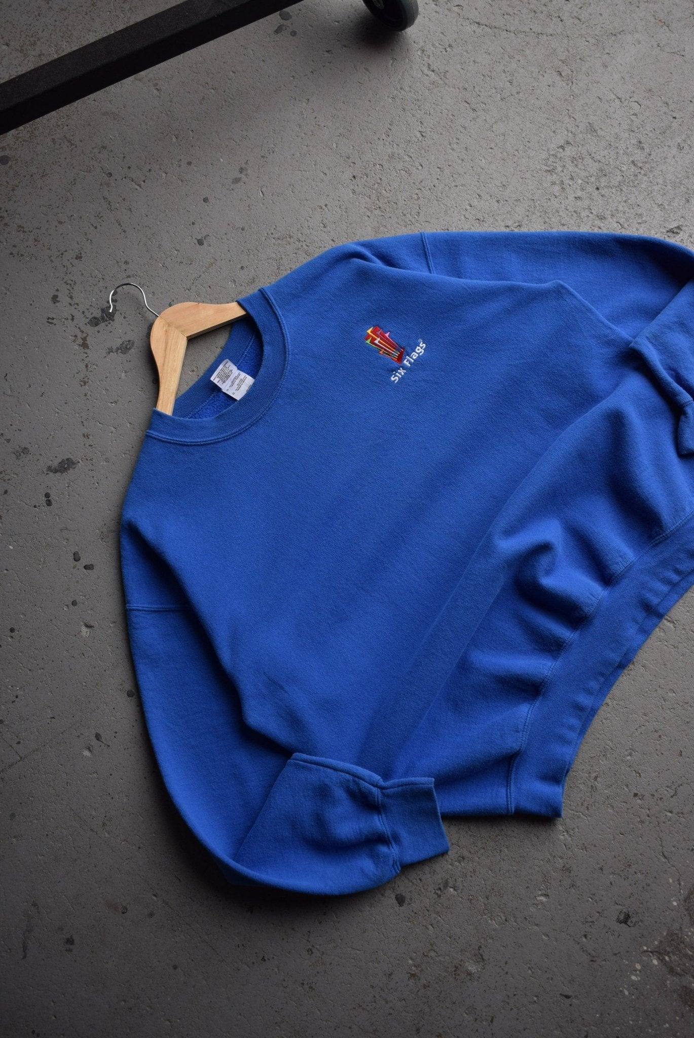 Vintage Six Flags Embroidered Crewneck (L) - Retrospective Store