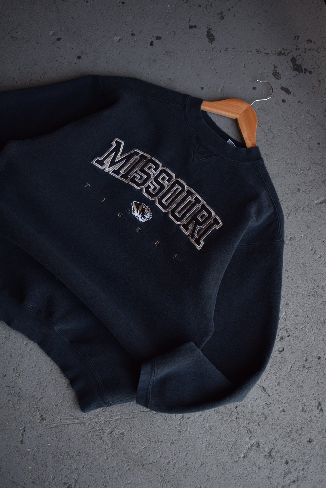 Vintage University of Missouri Tigers Embroidered Crewneck (M) - Retrospective Store