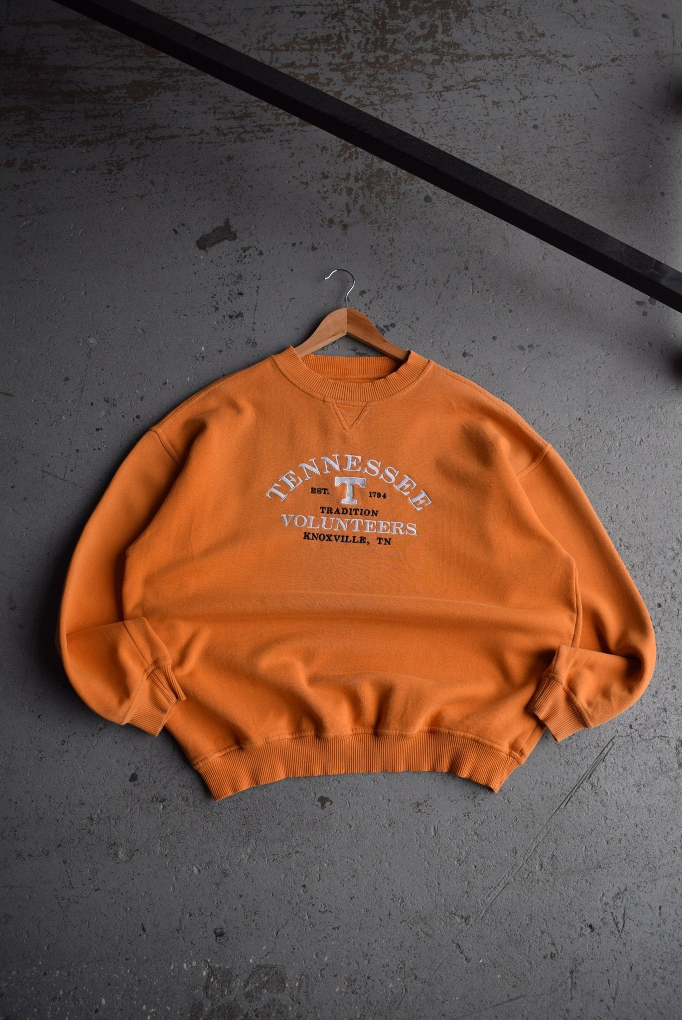 Vintage University of Tennessee Volunteers Embroidered Crewneck (XL) - Retrospective Store